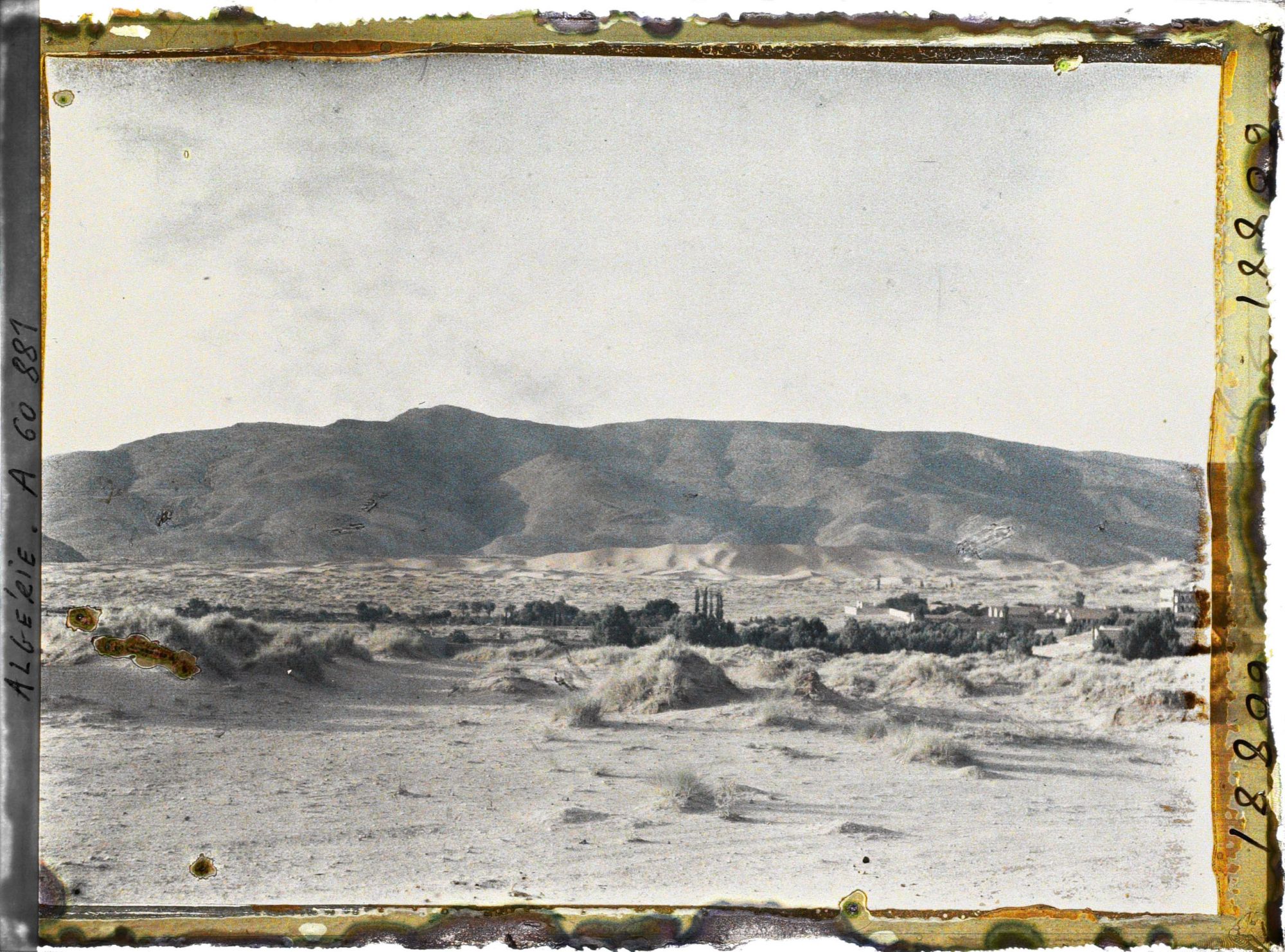 Image représentant Vue panoramique de la dune qui s'intercale entre la montagne et la ville