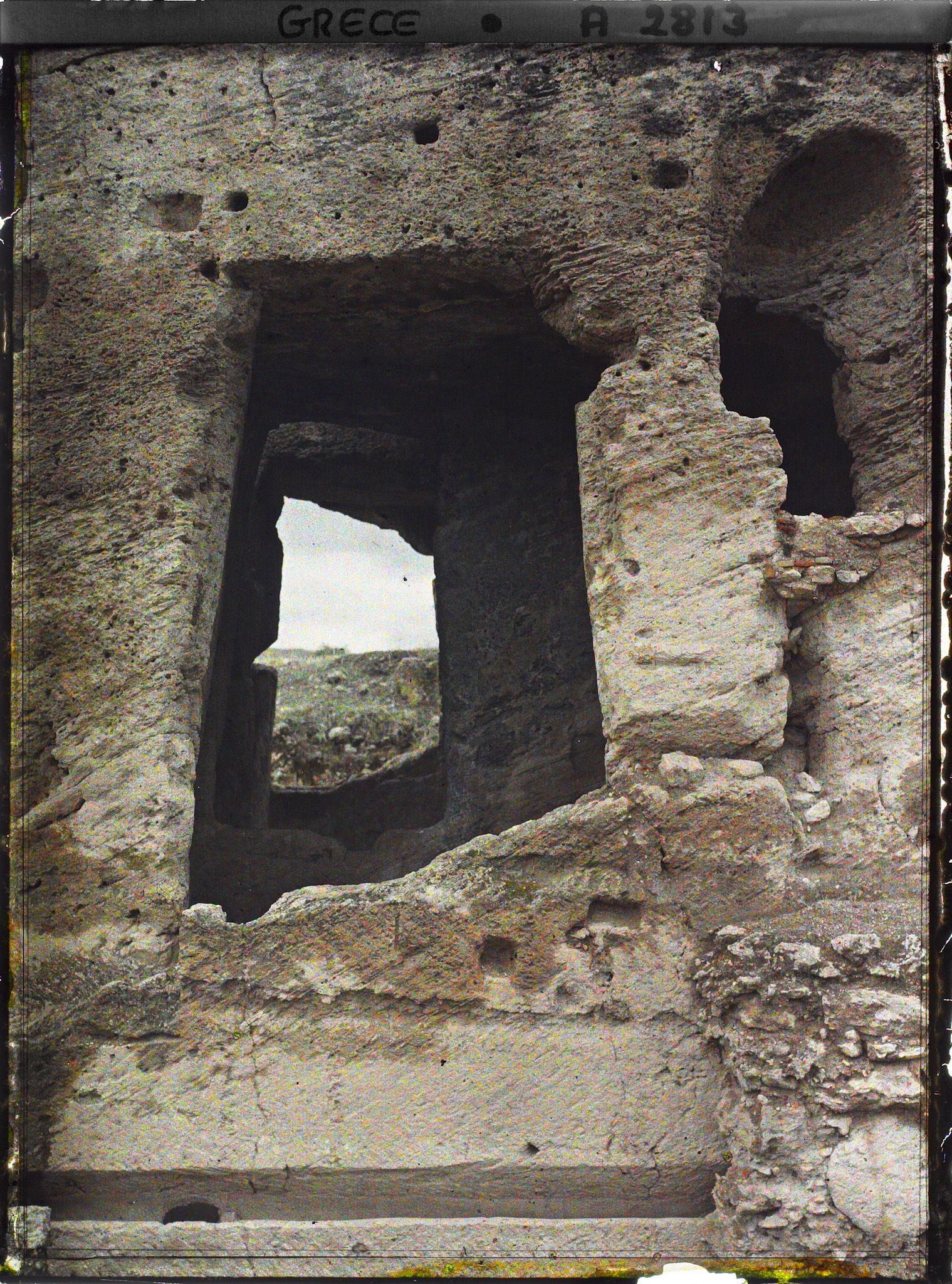 Image représentant Une des niches d'une abside de la Fontaine Pirène inférieure