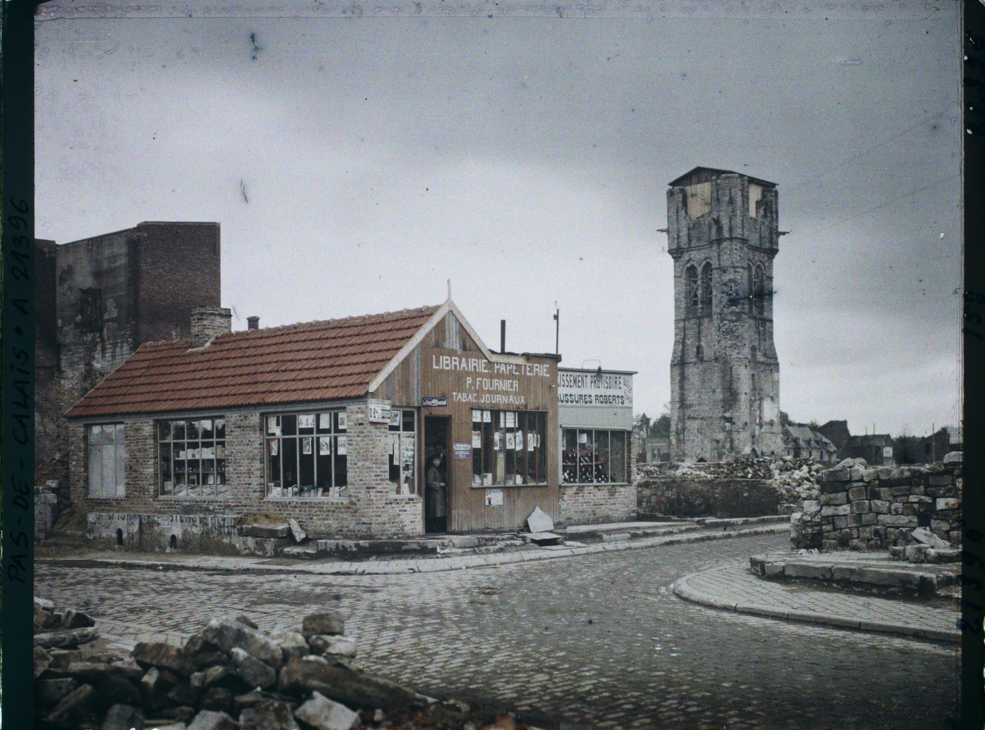 Image représentant France, Béthune, Vue vers le beffroi et maisons en bois