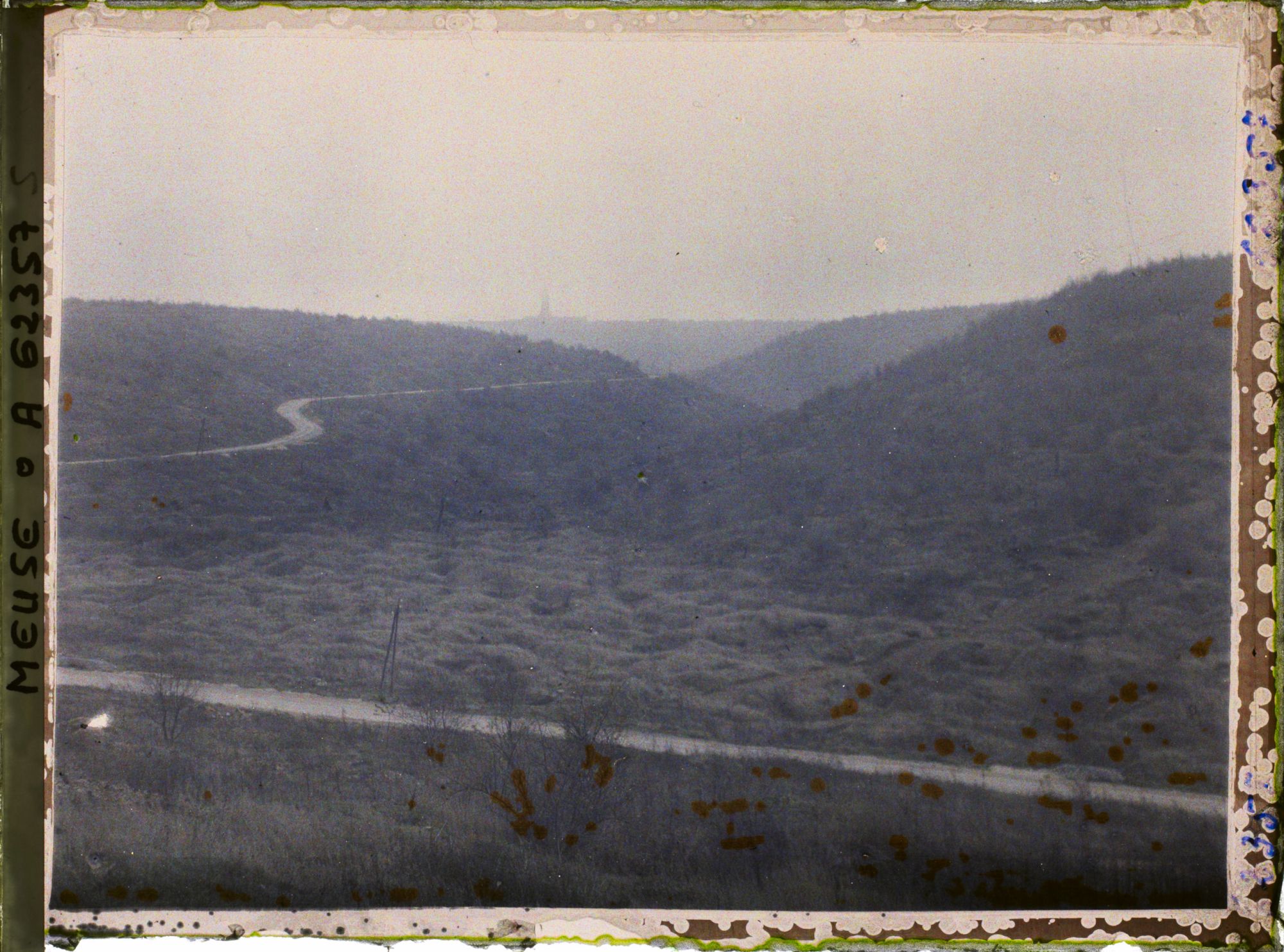 Image représentant Meuse, Haudromont, Le ravin de la Mort vu des Carrières par temps brumeux