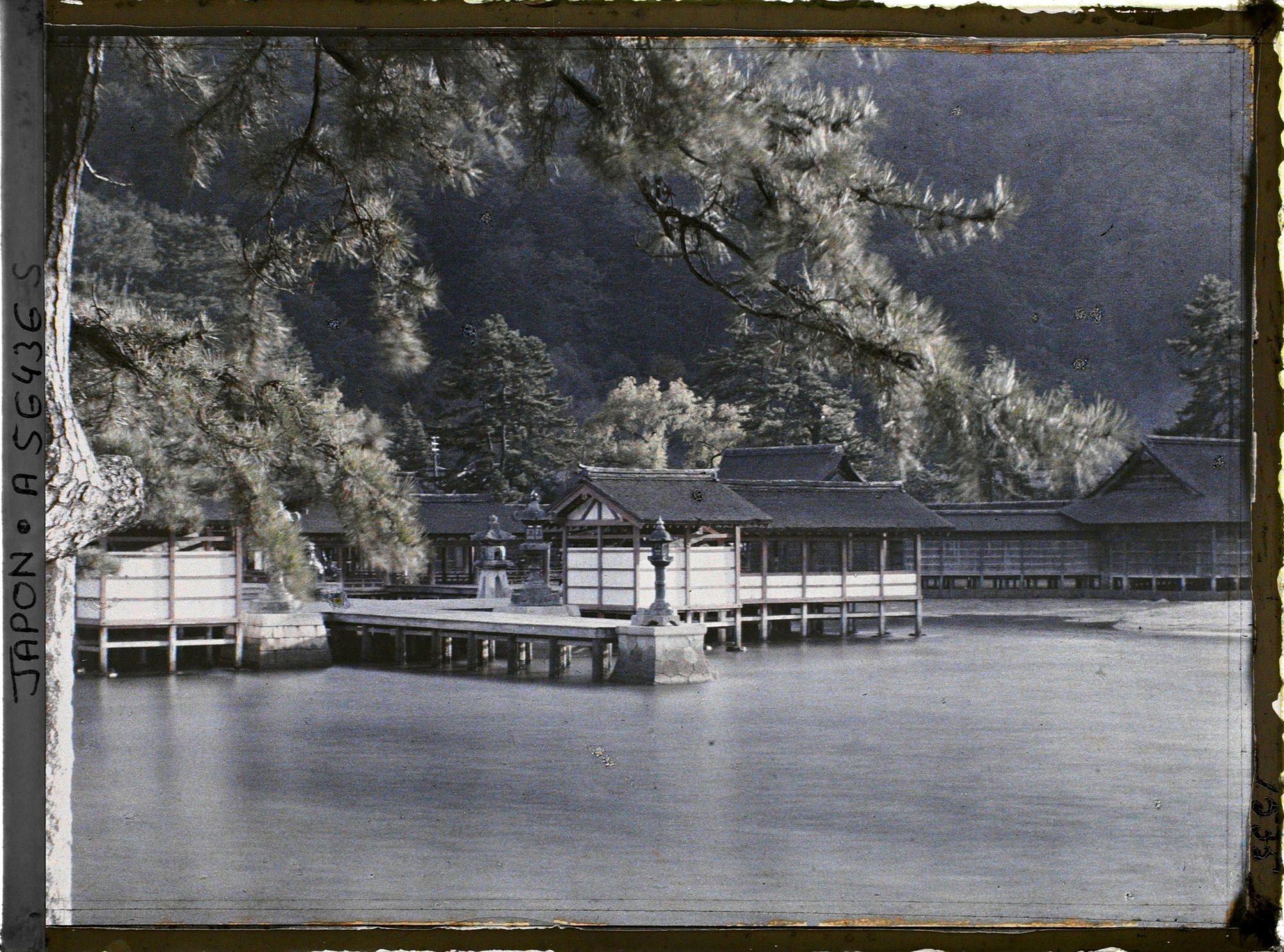 Image représentant Kiosques du sanctuaire, près de la terrasse de danse sacrée