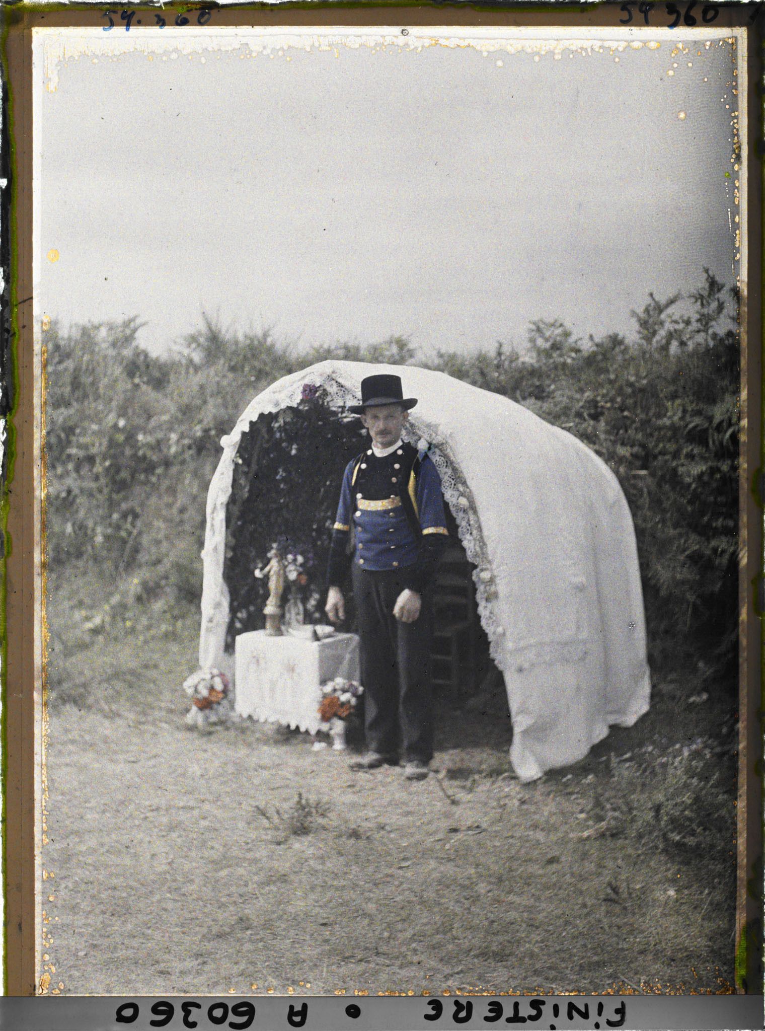 Image représentant Le reposoir de Notre-Dame du Rosaire en Plogonnec, sur le parcours de la Grande Troménie