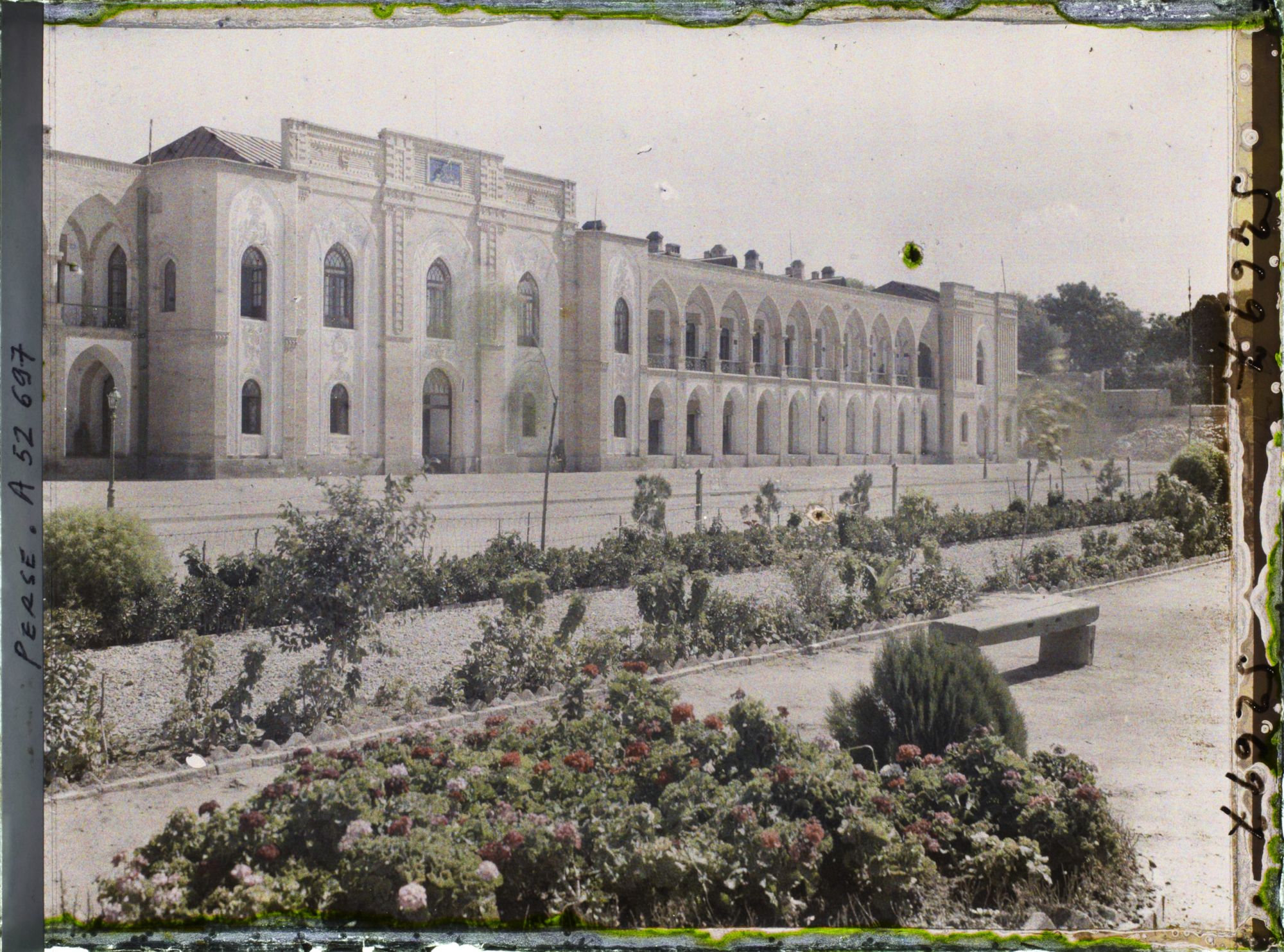 Image représentant L'Hôtel de Ville, place des Canons (Toopkhaneh)