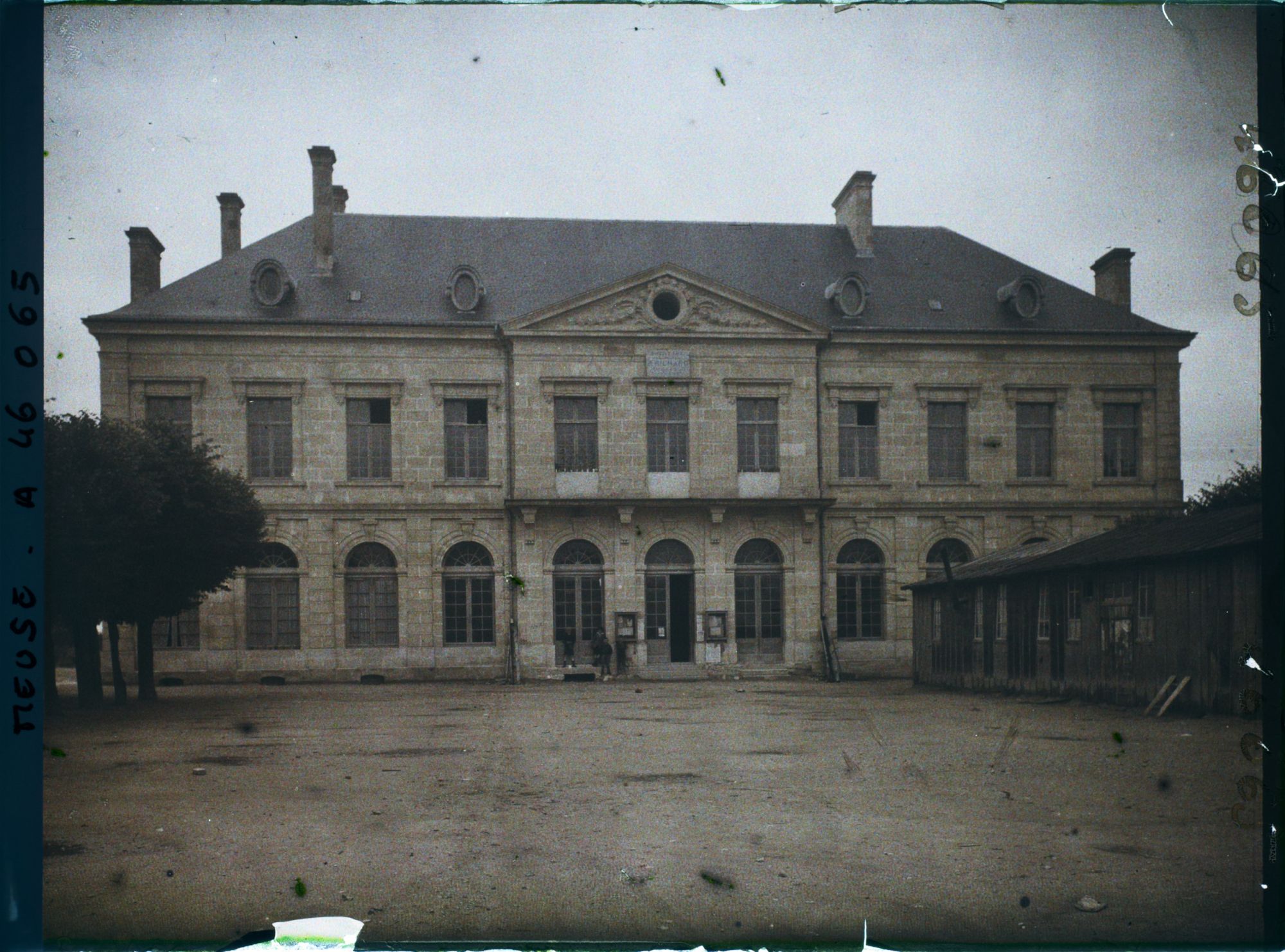 Image représentant France, Etain , Hôtel de ville autre aspect