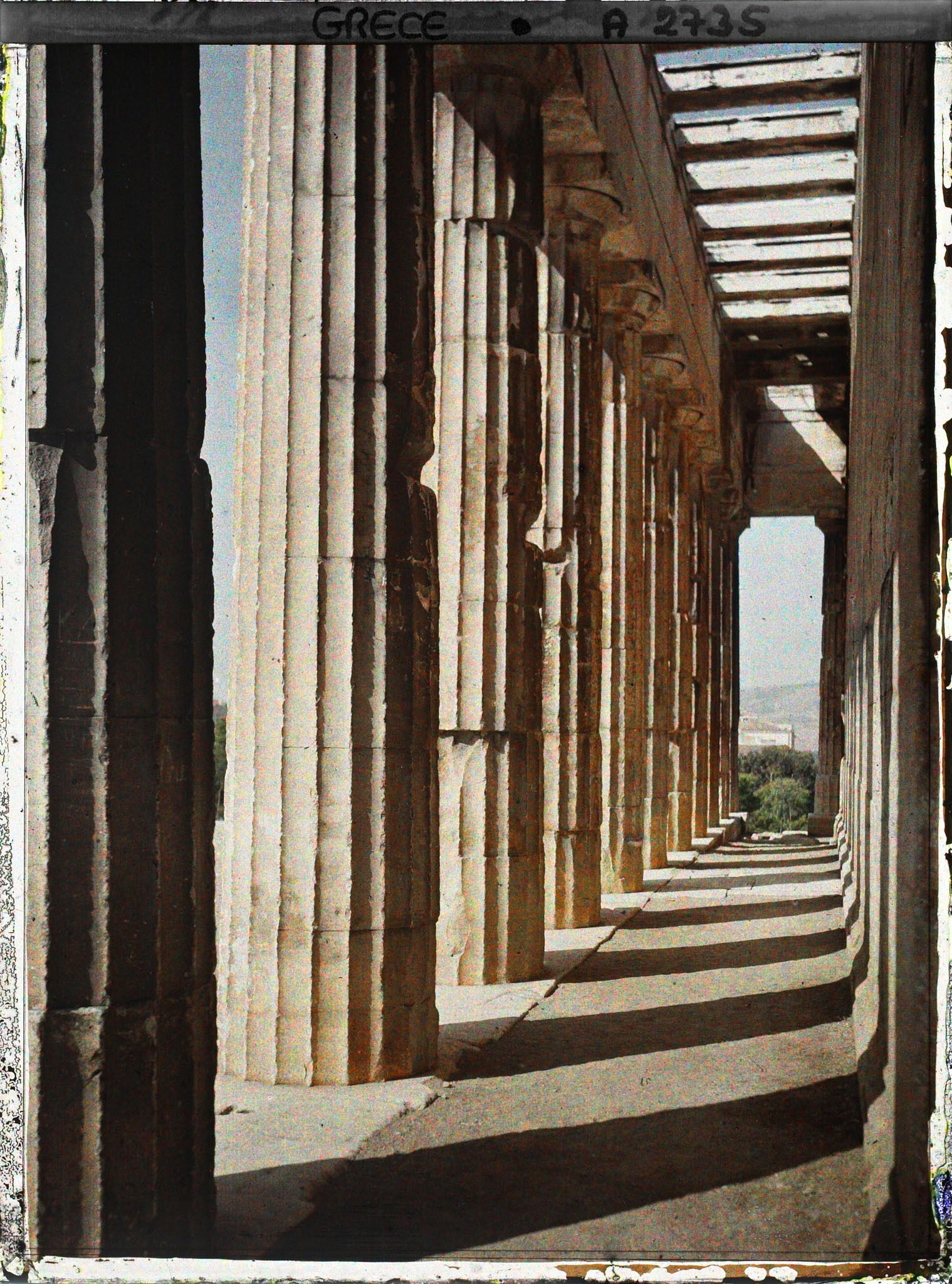 Image représentant Le Temple d'Hephaistos ("Theseion"), l'enfilade des colonnes de la face sud