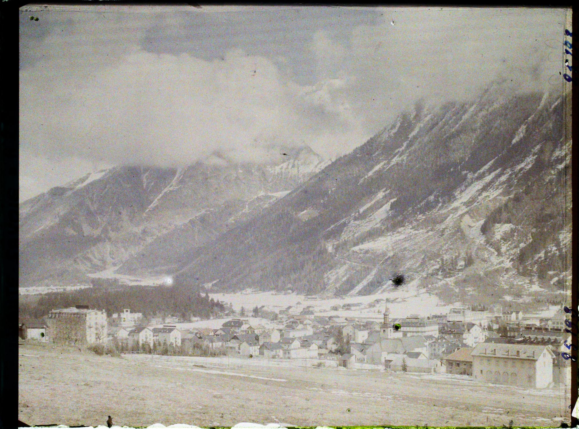 Image représentant France Les Alpes, Chamonix, Chamonix, Vue panoramique du Village de Chamonix