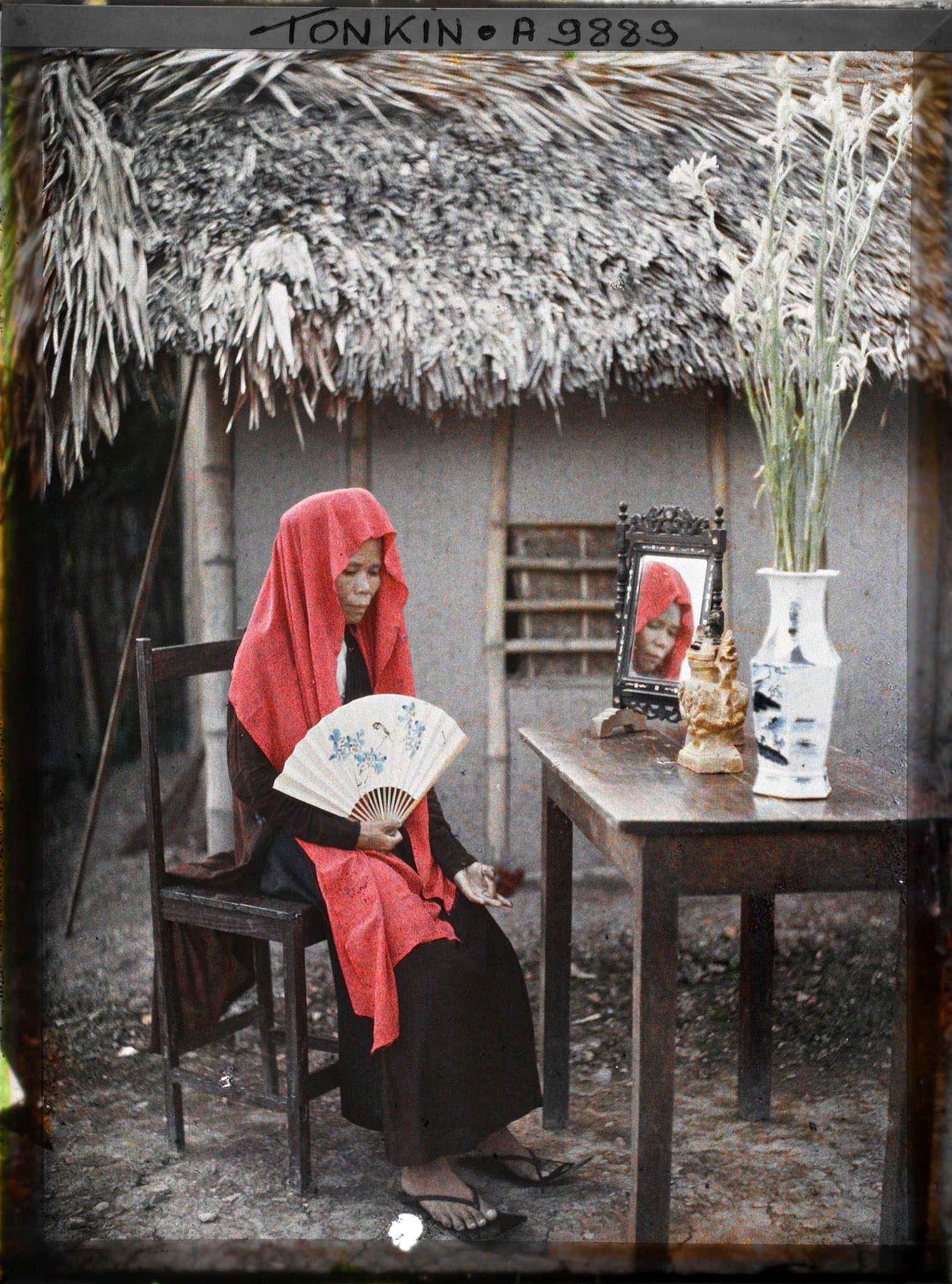 Image représentant Une prêtresse du culte des Trois Mondes