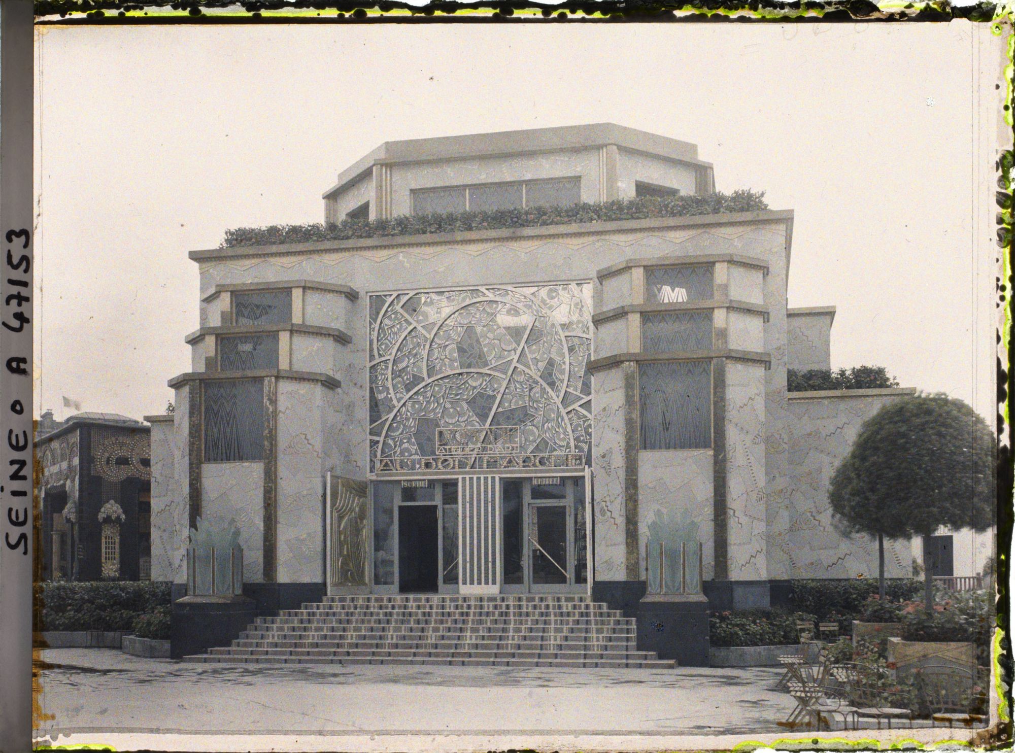 Image représentant L'Exposition des arts décoratifs, Au Bon Marché - Pavillon Pomone