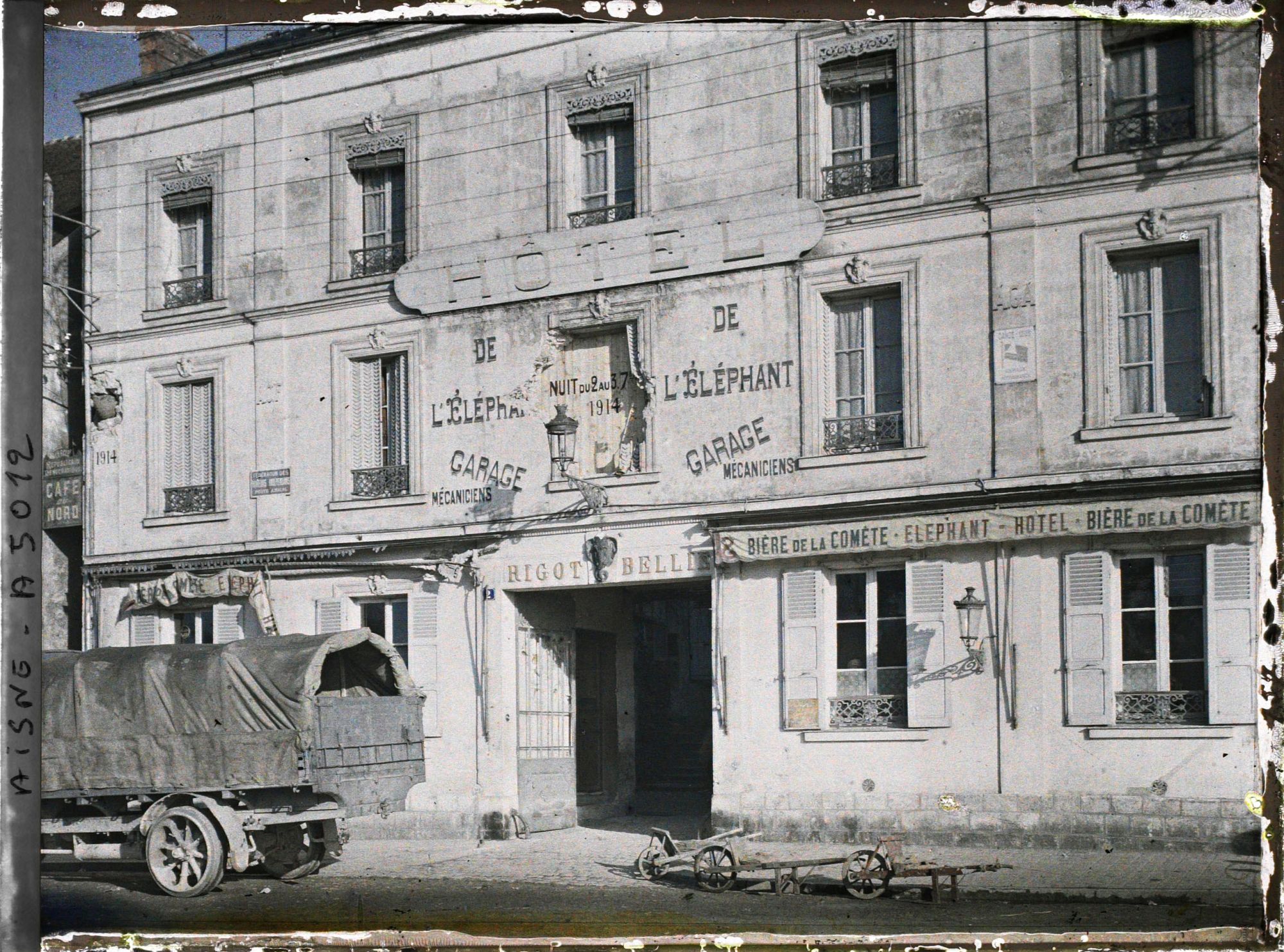 Image représentant L'hôtel garage de l'Eléphant, place du Champ-de-Mars