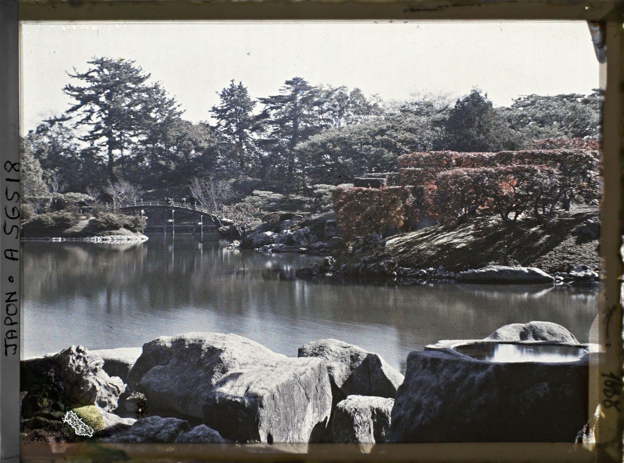 Image représentant Parc Ritsurin-koen (ou Kuribayashi-koen), paysage autour du lac du sud (Nanko)