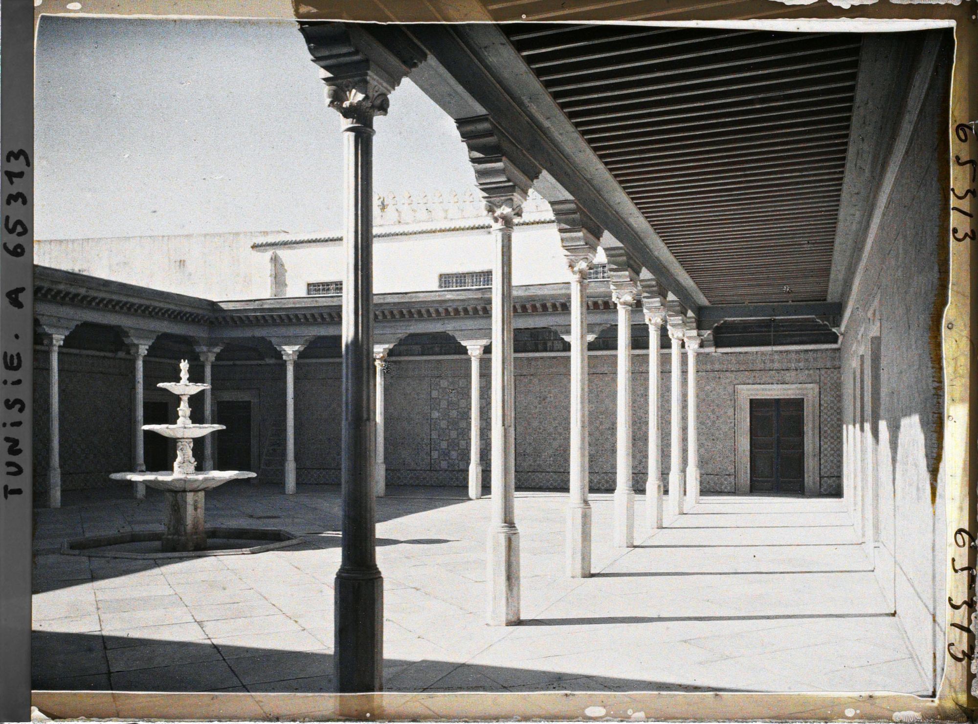 Image représentant Le petit patio des appartements beylicaux du palais du Bardo