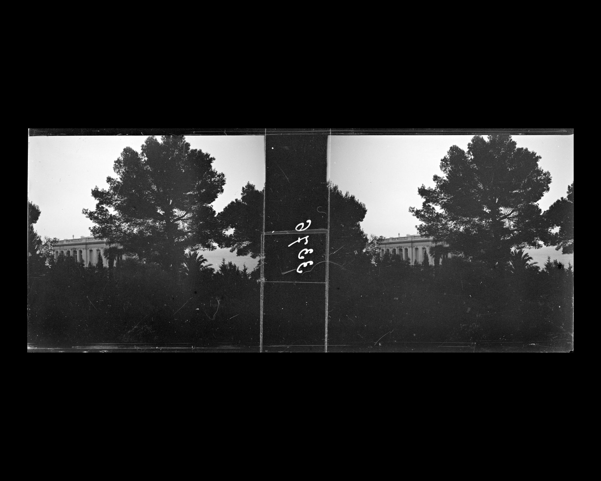 Image représentant La villa Kahn vue depuis le jardin