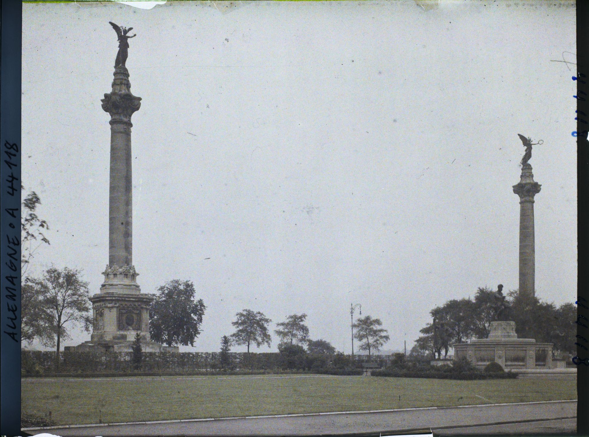Image représentant Allemagne, Düsseldorf, Colonnes du Kaiser Wilhem Park