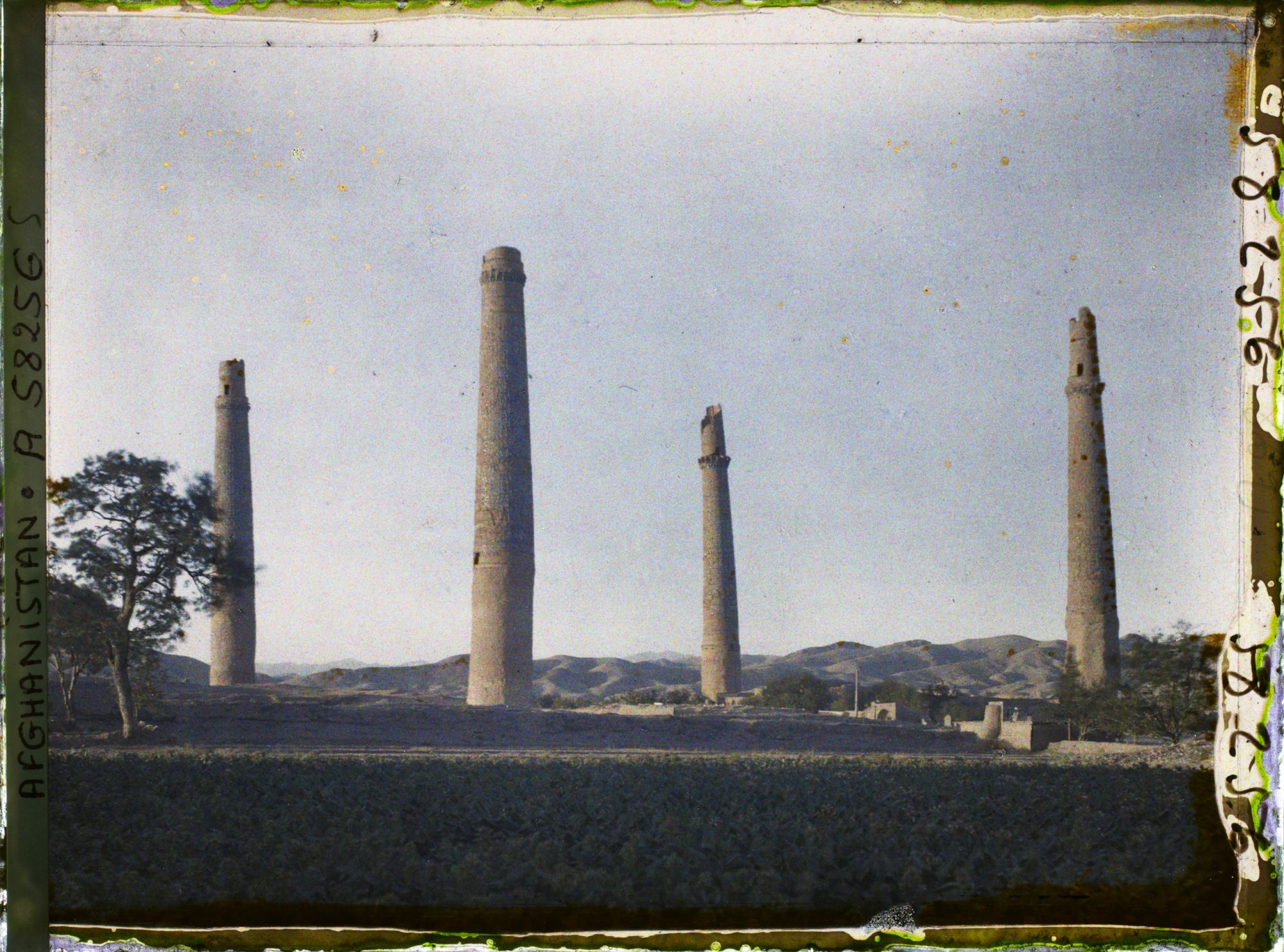 Image représentant Les quatre minarets de la Madrasa Ni'Matiye
