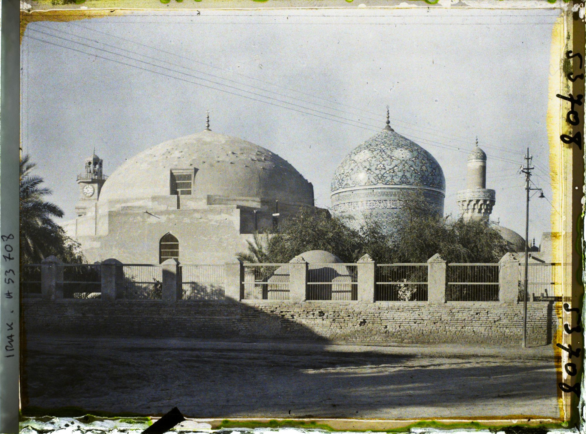 Image représentant Vue d'ensemble de la mosquée funéraire du Cheikh Abdel-Kader el-Gaïlani (XVIIe siècle)