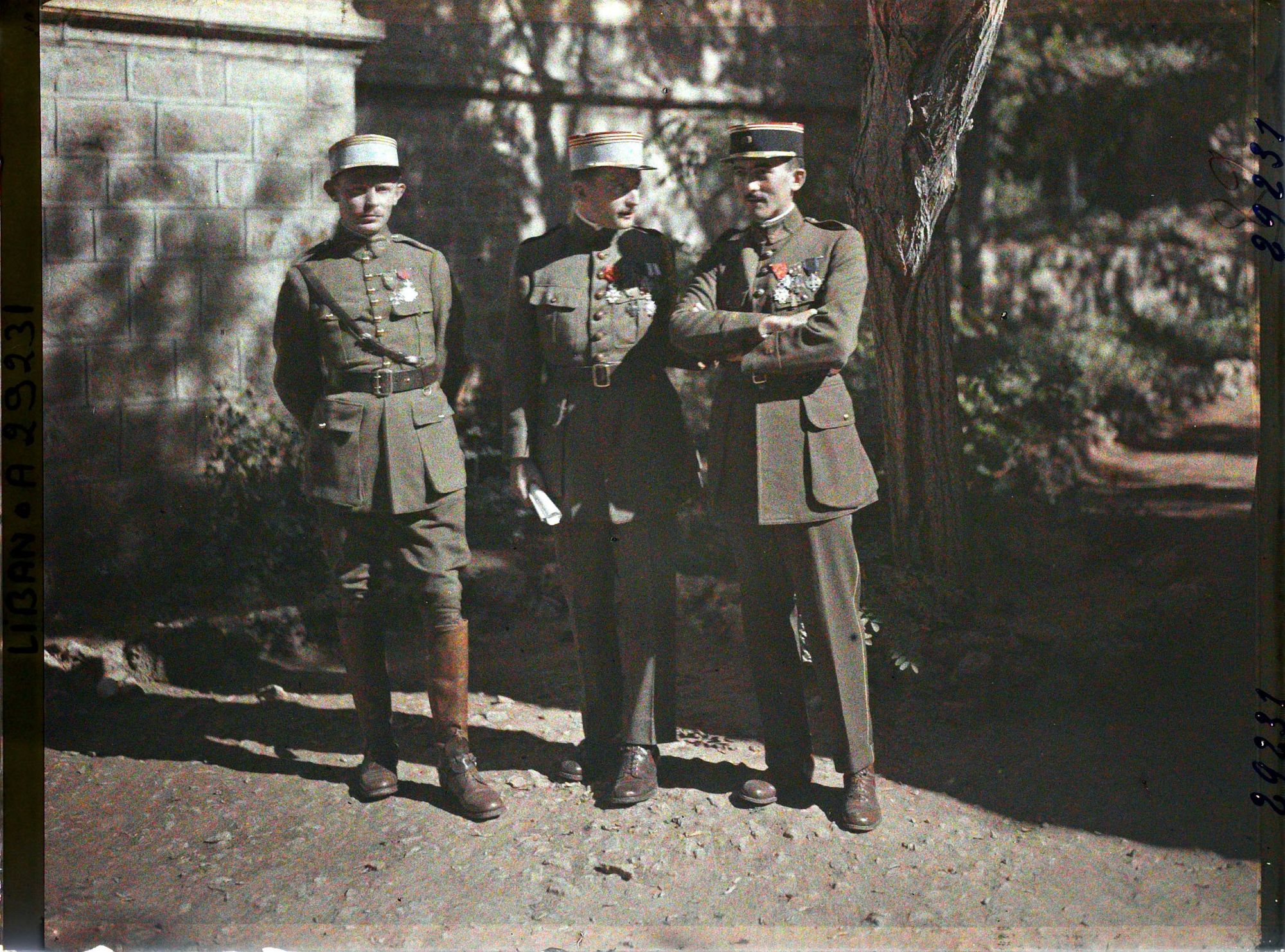 Image représentant Trois officiers français