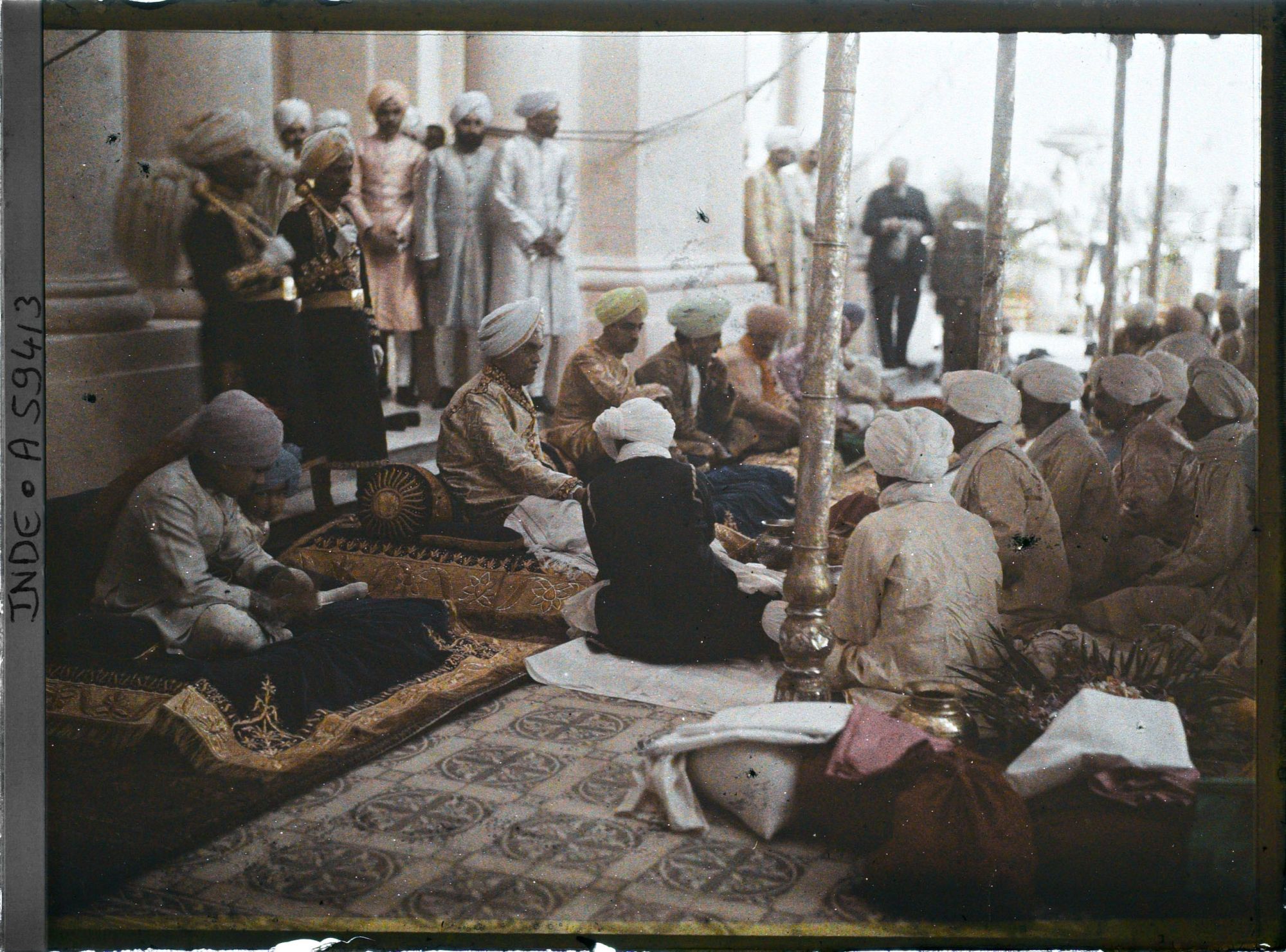 Image représentant La cérémonie du Tula Daan pendant le Jubilé célébrant les cinquante ans de règne du maharajah Jagatjit Singh