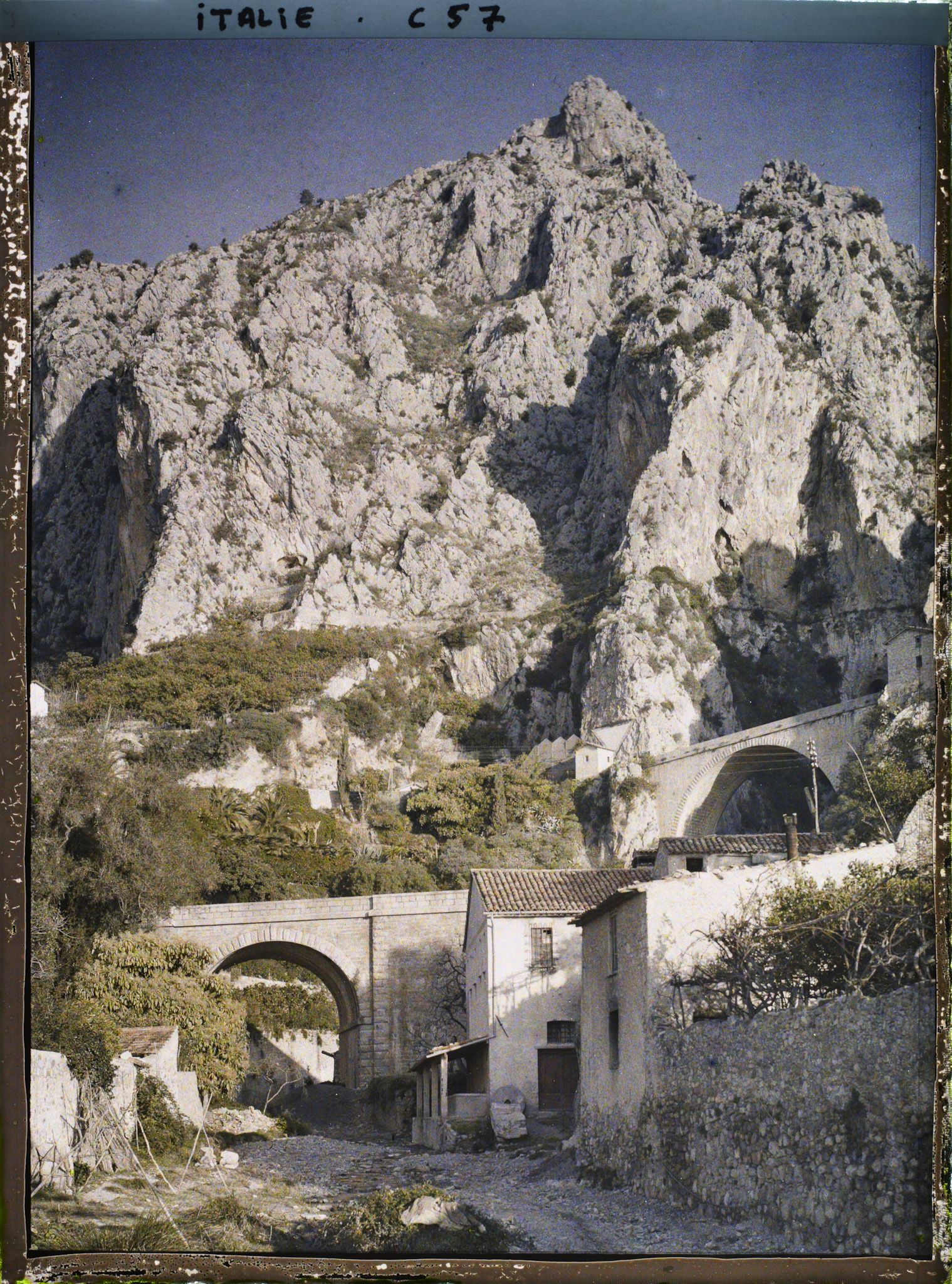 Image représentant Le Pont Saint-Louis au niveau de la frontière franco-italienne