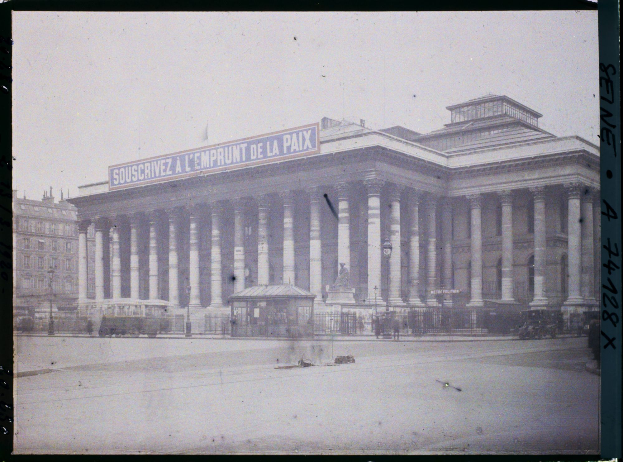 Image représentant L'emprunt national de 1920 à la Bourse de Paris, palais Brongniart