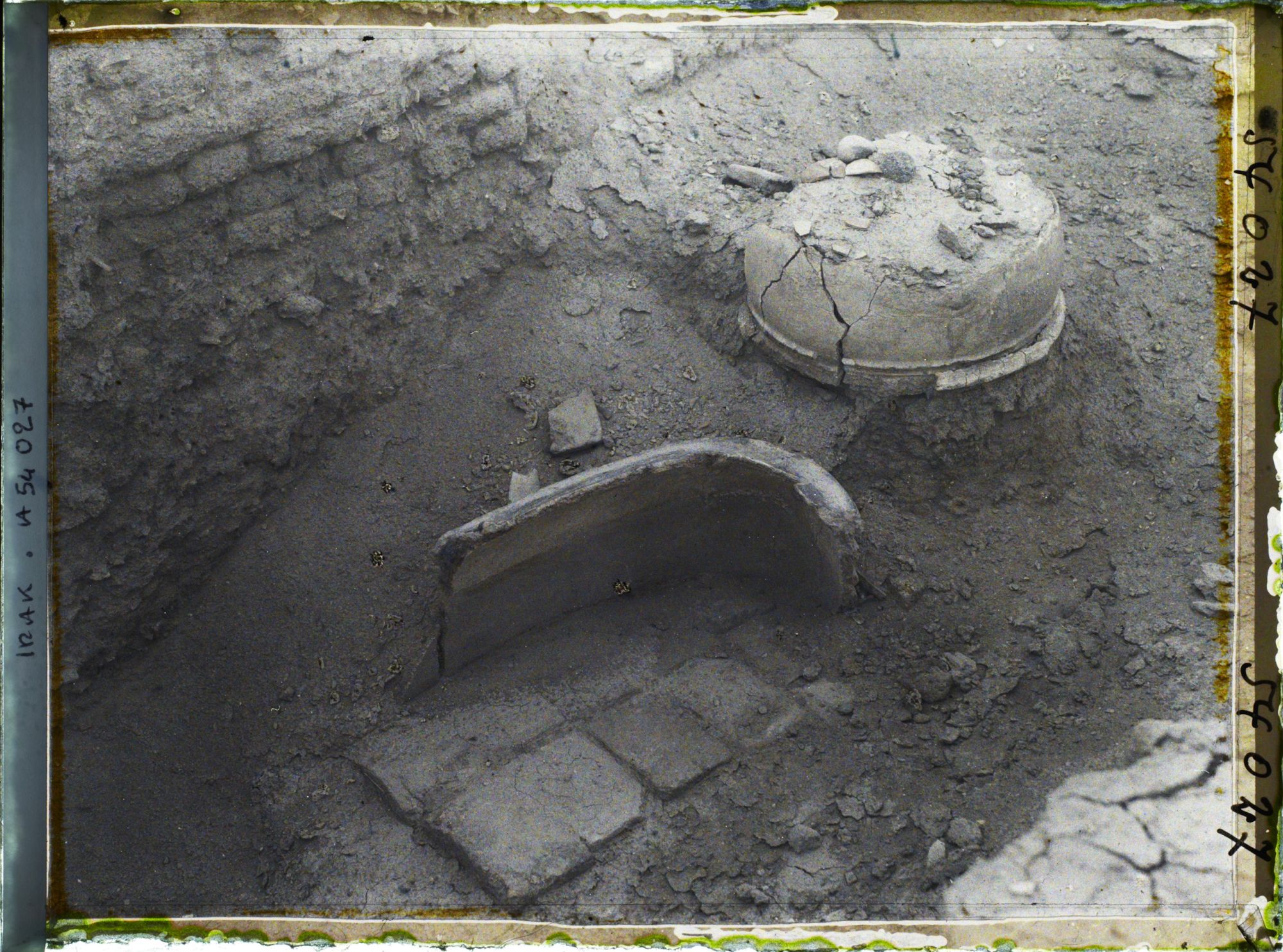 Image représentant Tombe d'un enfant (dans le cimetière royal ?)