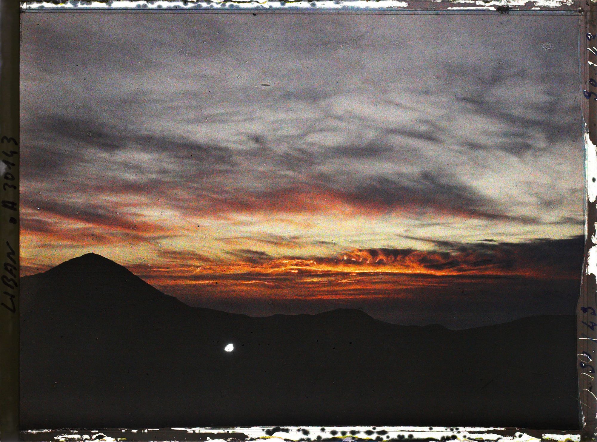 Image représentant Coucher de soleil probablement depuis le col de Sofar