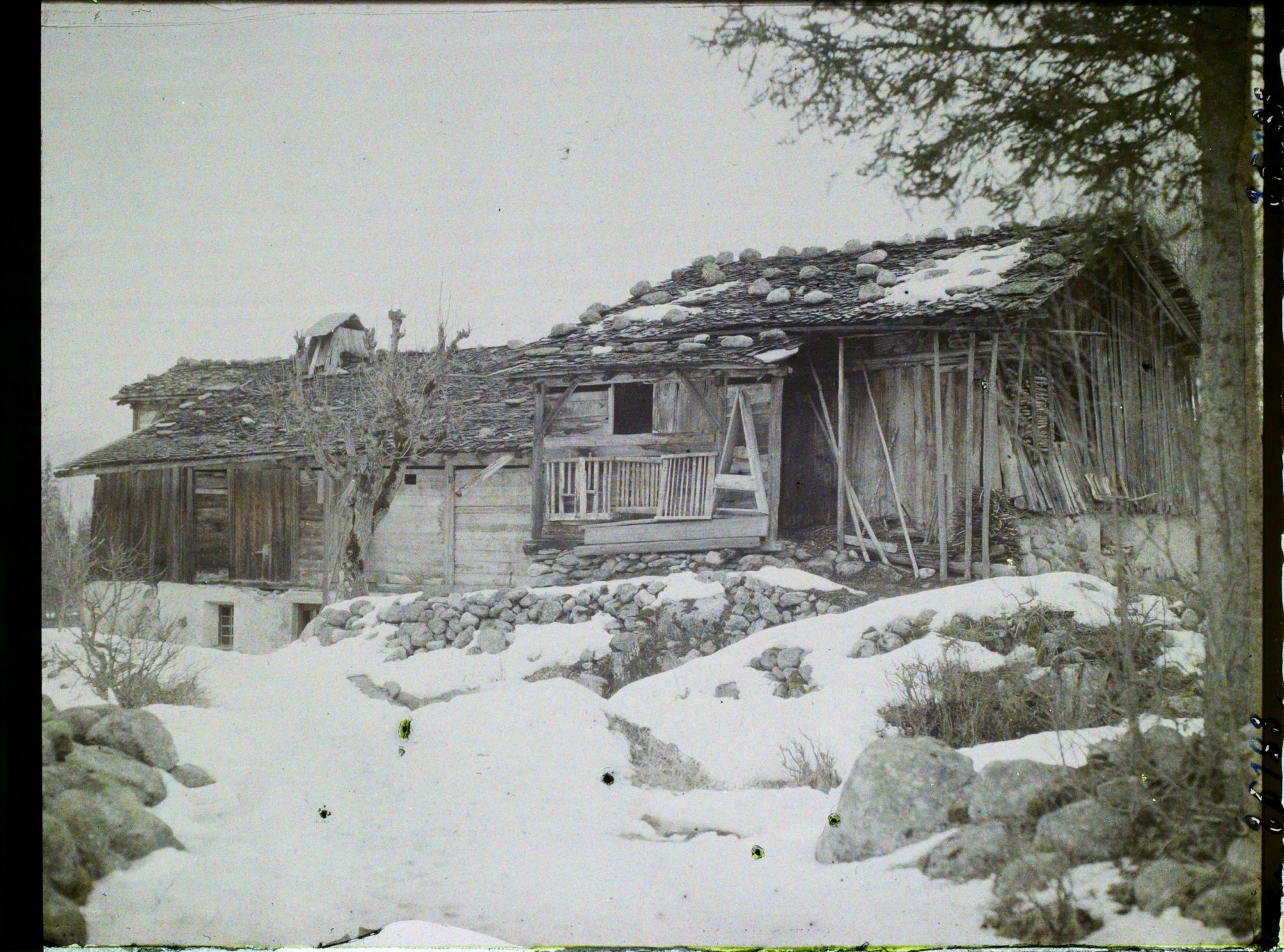 Image représentant France Les Alpes, Tissous, Chamonix - Village des Tissours, vieille Maison avec sa grange