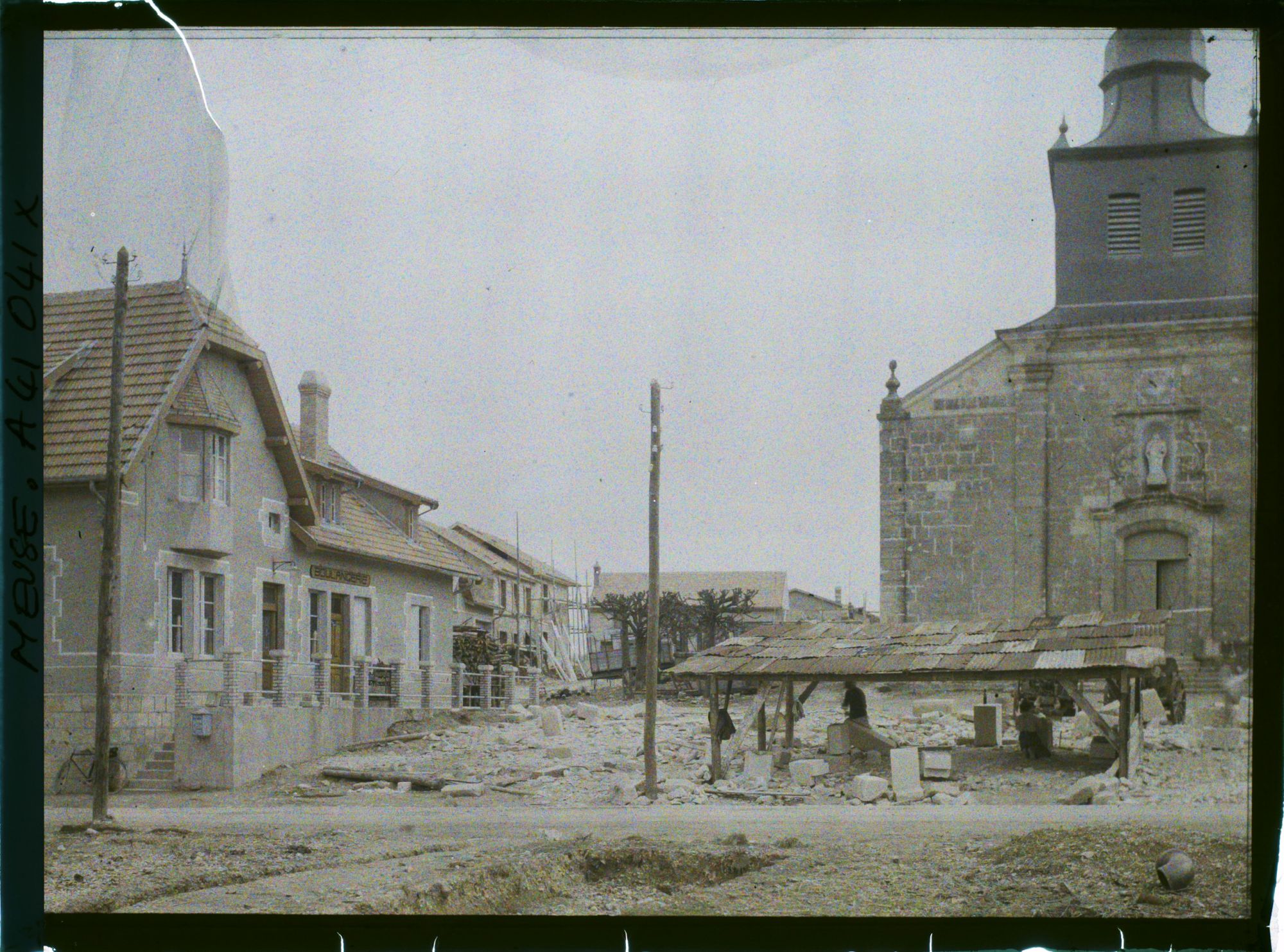 Image représentant France, Neuvilly, Place de l'Eglise