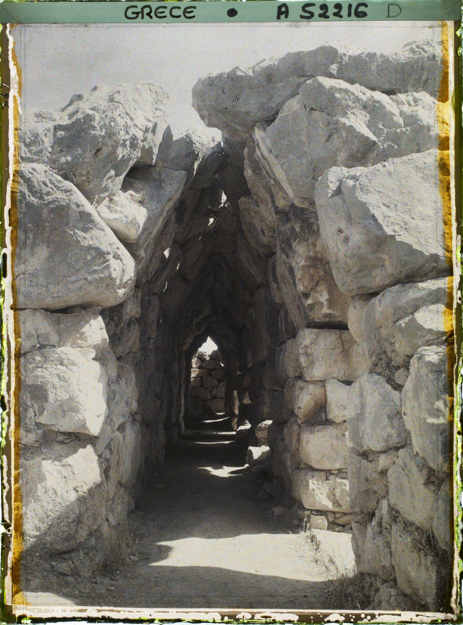 Image représentant La galerie couverte desservant les casemates d'un bastion (à l'est ou au sud) de la citadelle