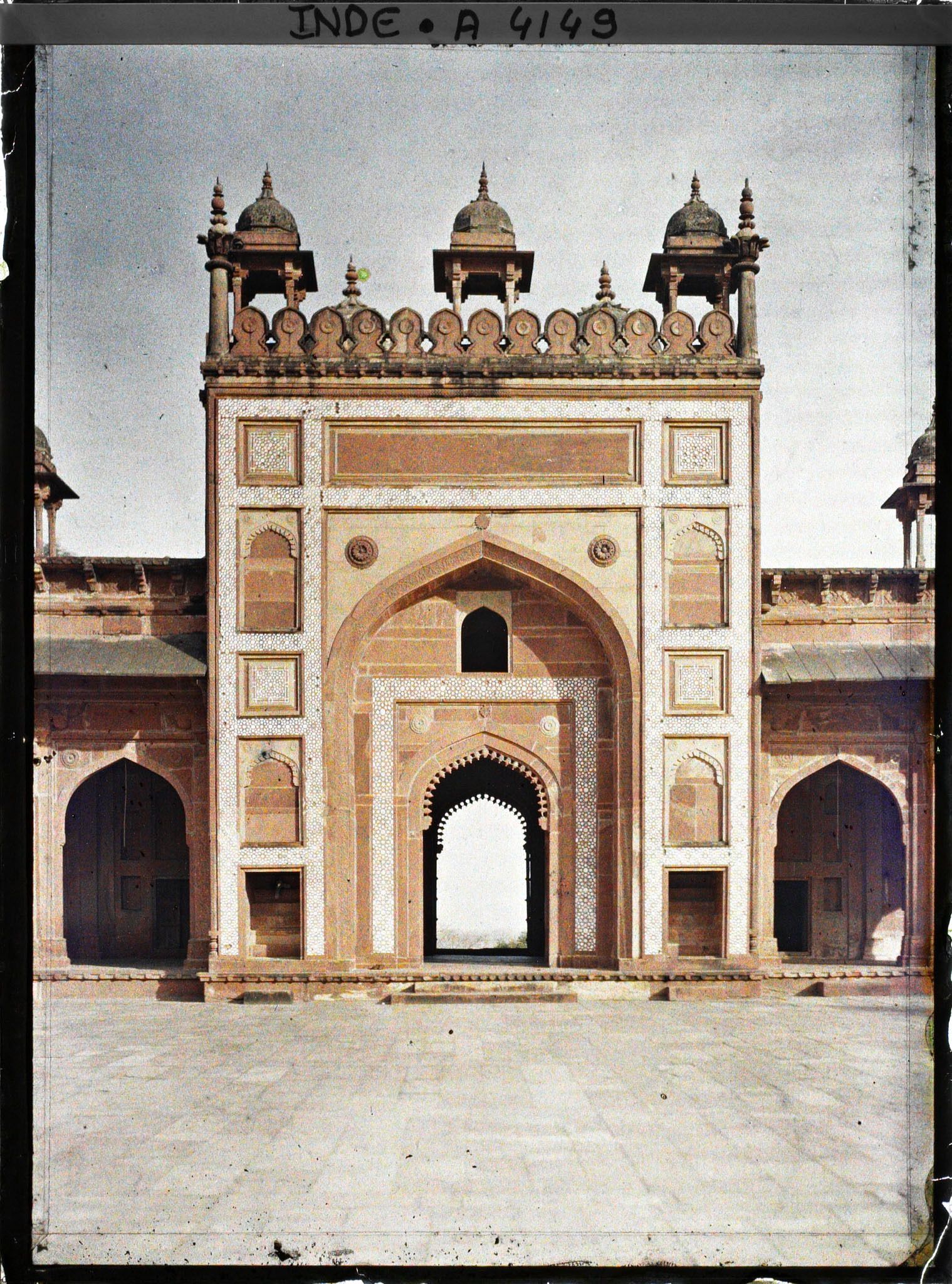 Image représentant La Porte du Roi, entrée est de Jama Masjid ou Grande Mosquée