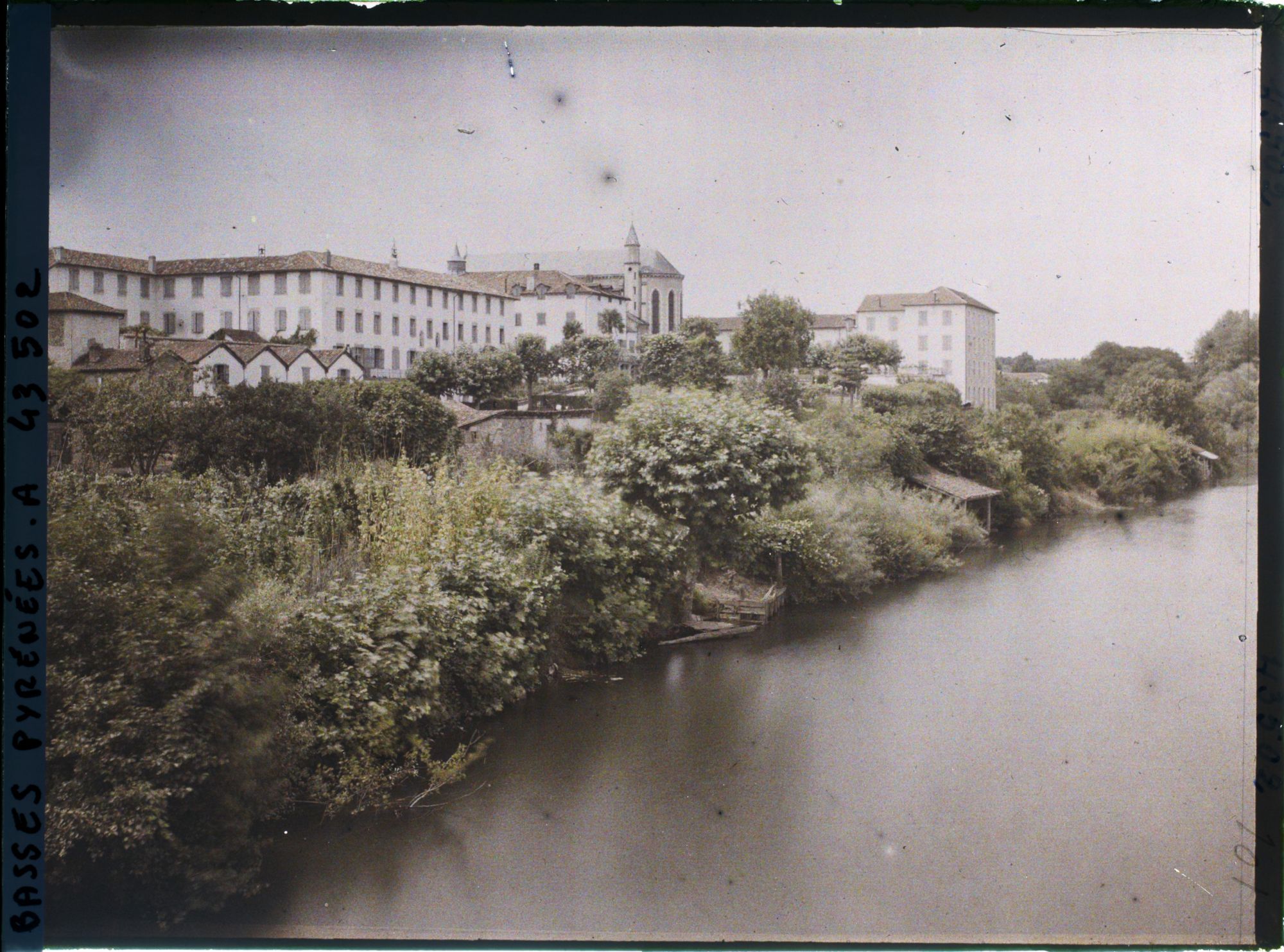 Image représentant France, Ustaritz, Vue prise sur le Pont vers le Monastère