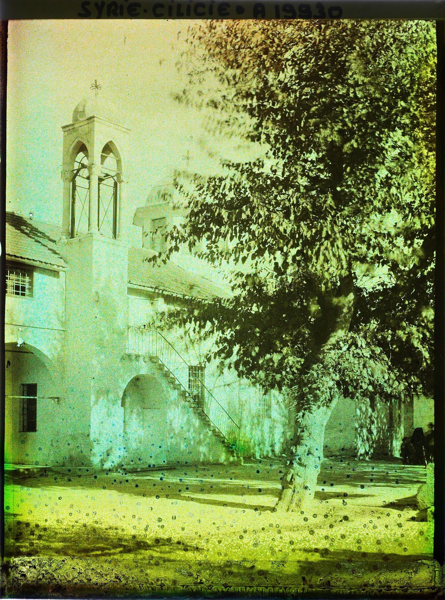 Image représentant Ecole et église arménienne