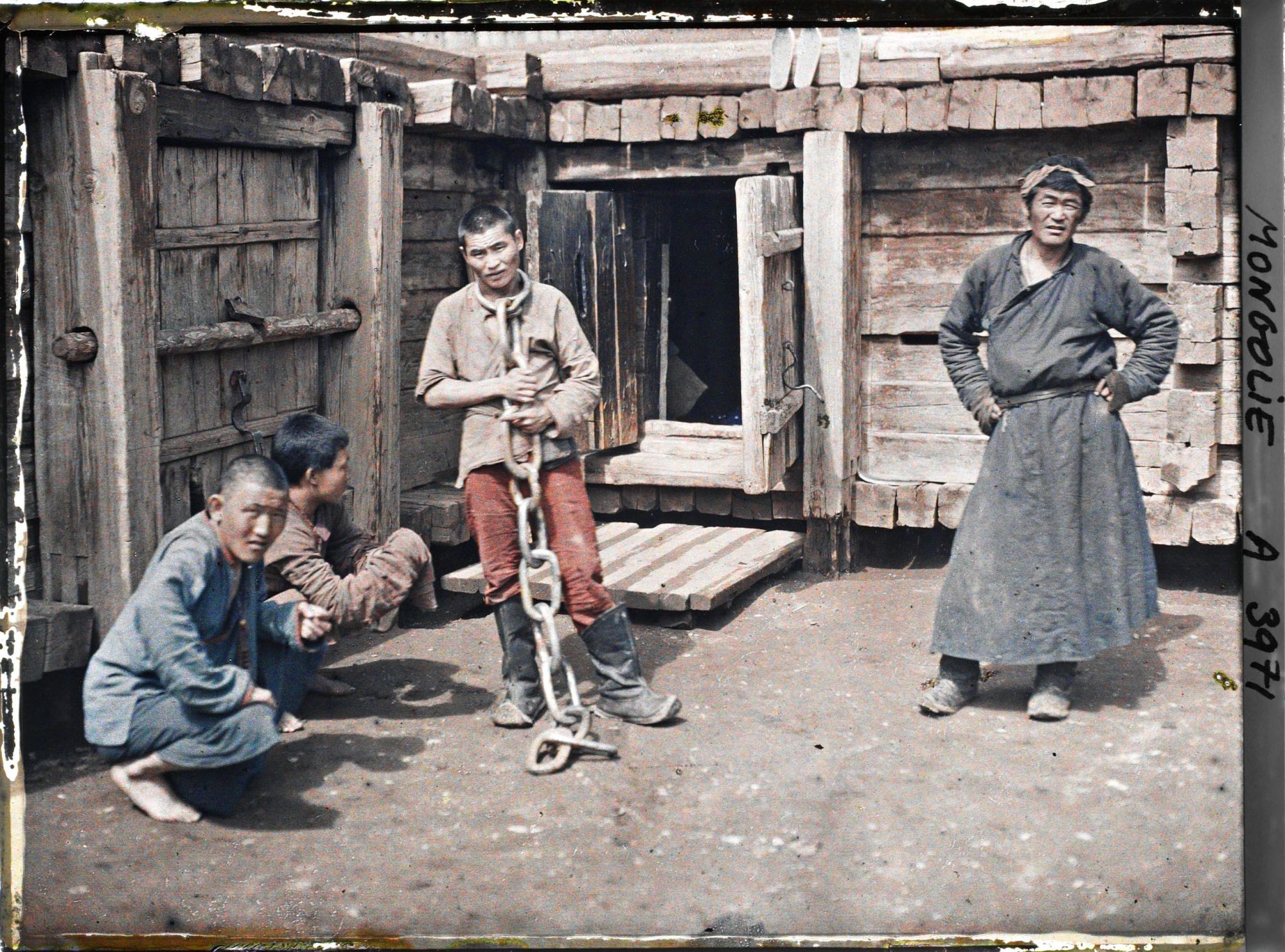 Image représentant Gardiens et détenus dans la prison