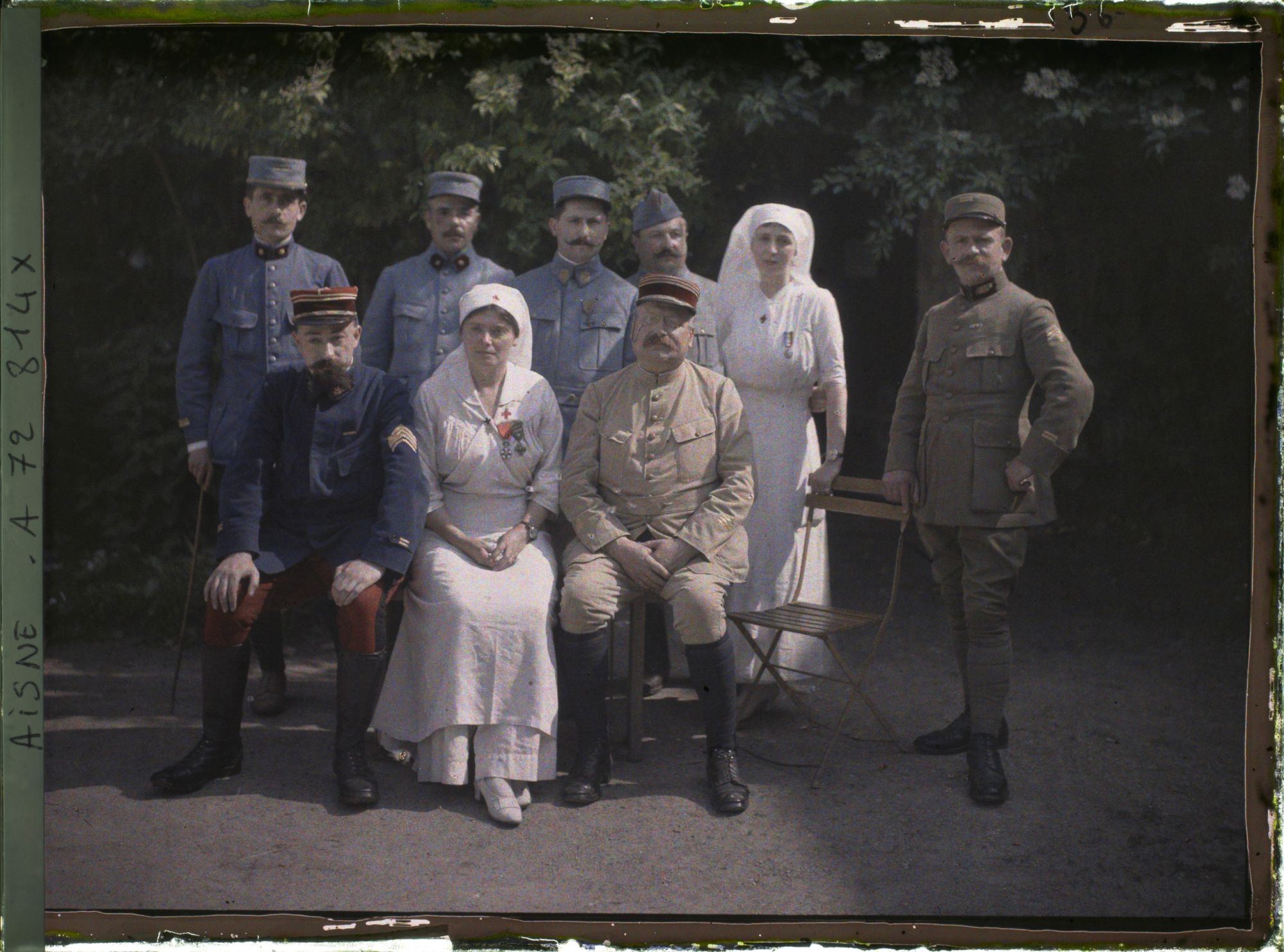 Image représentant Groupe de médecins et infirmières au château de Vauxbuin utilisé comme hôpital