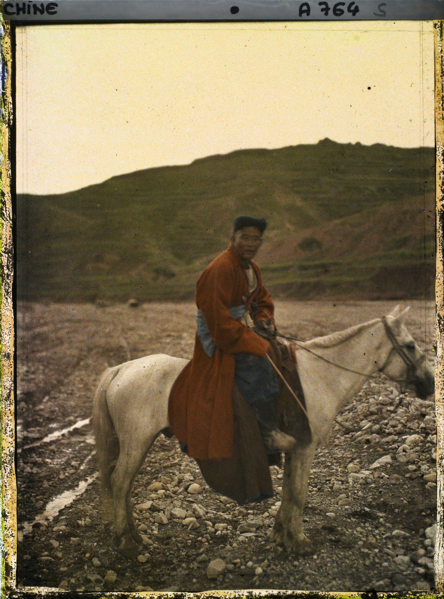 Image représentant Lama à cheval, peut-être aux environs de Xuanhua