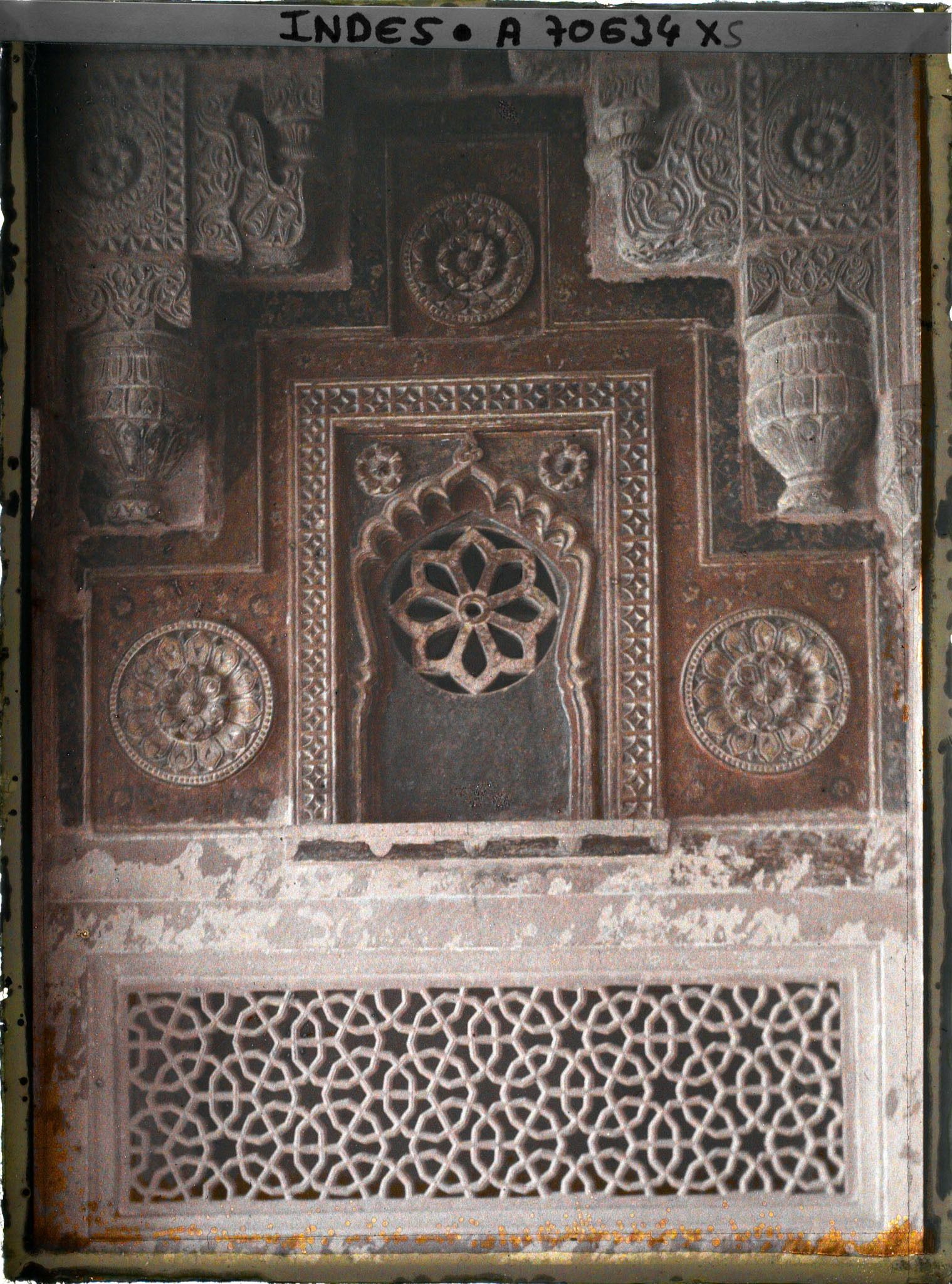 Image représentant Détail du décor mural d'une des salles du palais de Jahangir dans le fort Rouge (Lal Qila)