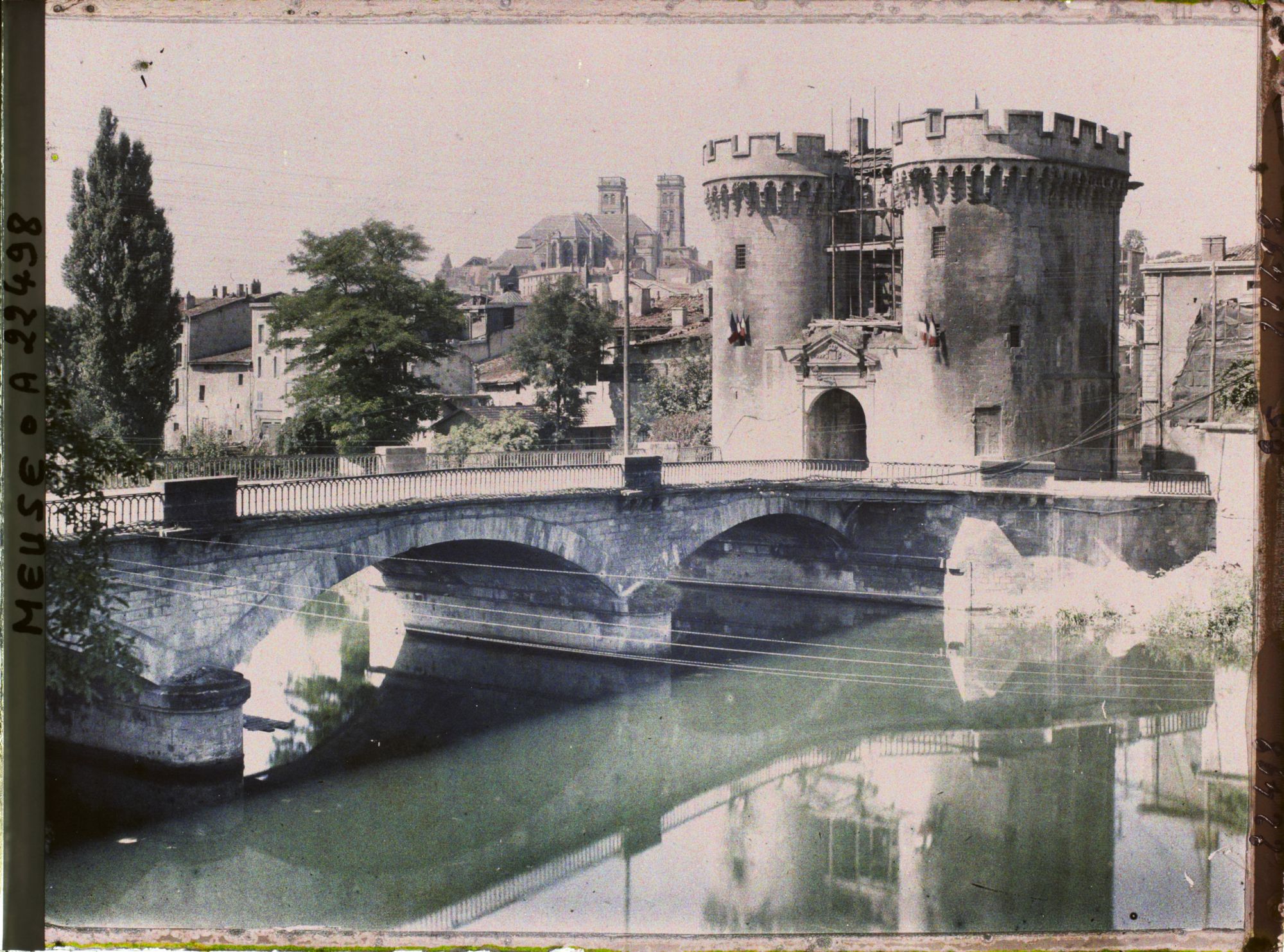 Image représentant France, Verdun, La porte Chaussée et la Meuse