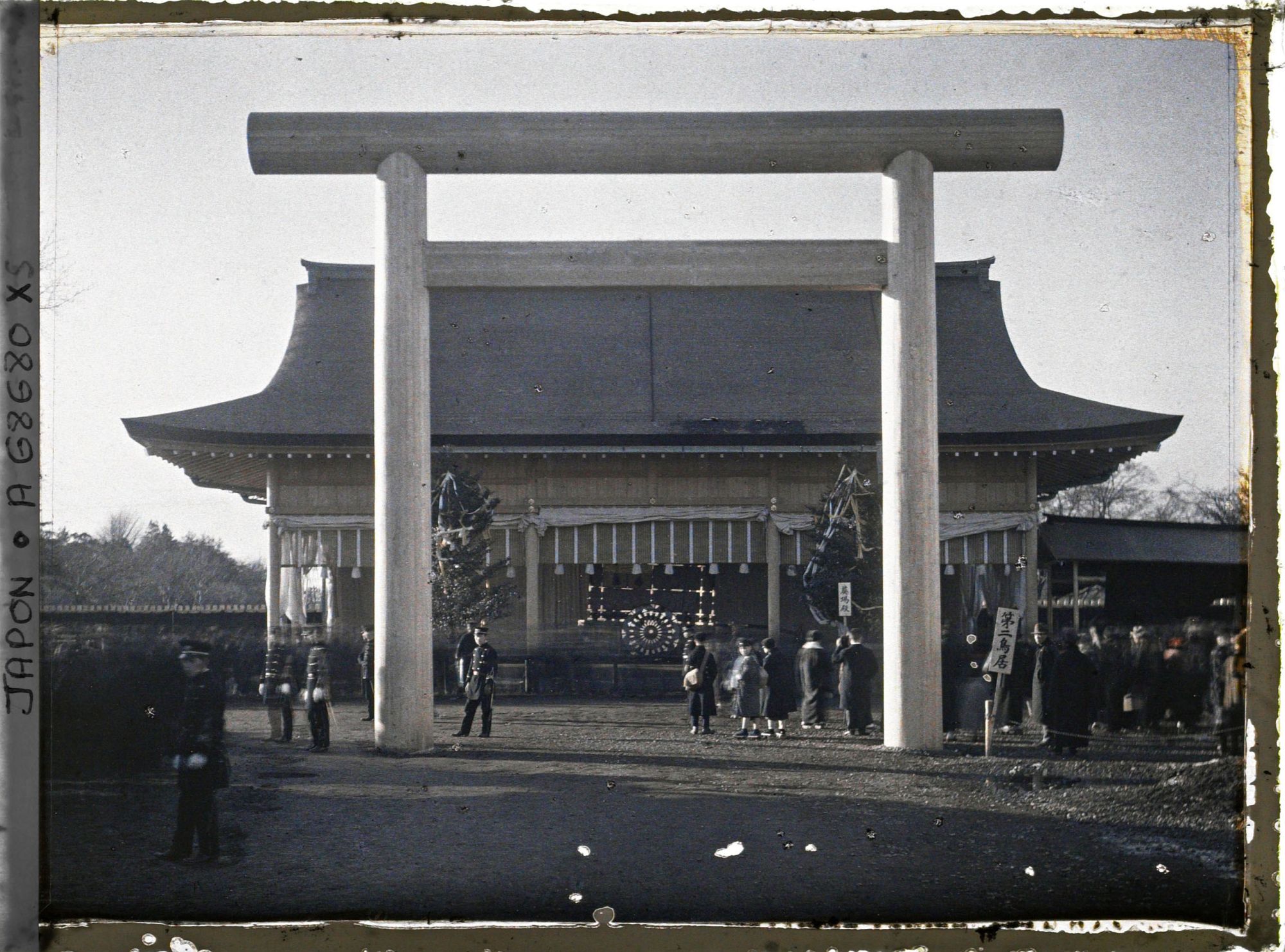 Image représentant Funérailles de l'Empereur Taisho-Tenno (Yoshihito), Shinjuku Gyoen (Parc Impérial de Shinjuku), sanctuaire contenant le char funèbre