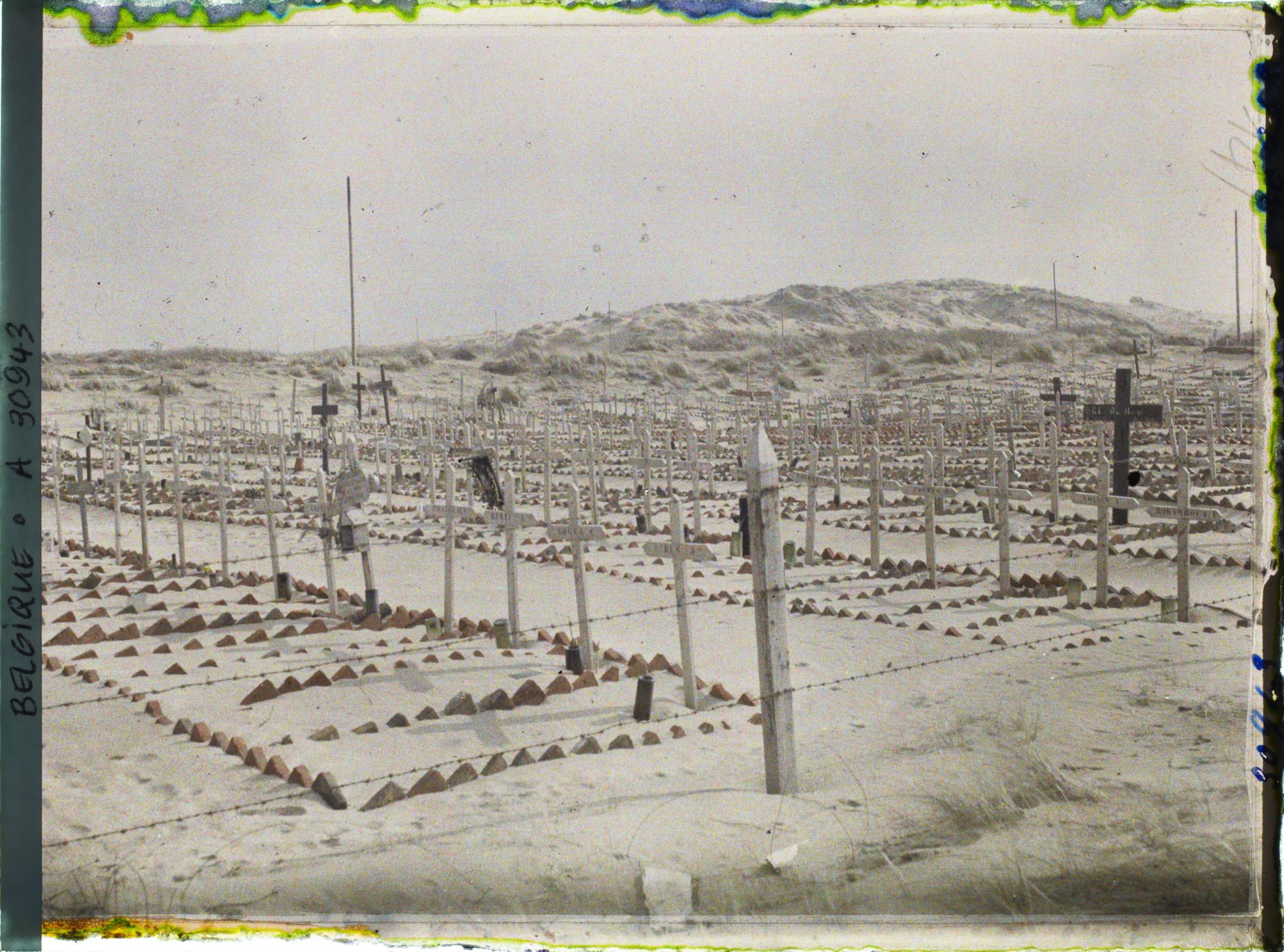 Image représentant Belgique, Nieuport les Bains, Cimetière français dans les dunes de Nieuport Bains