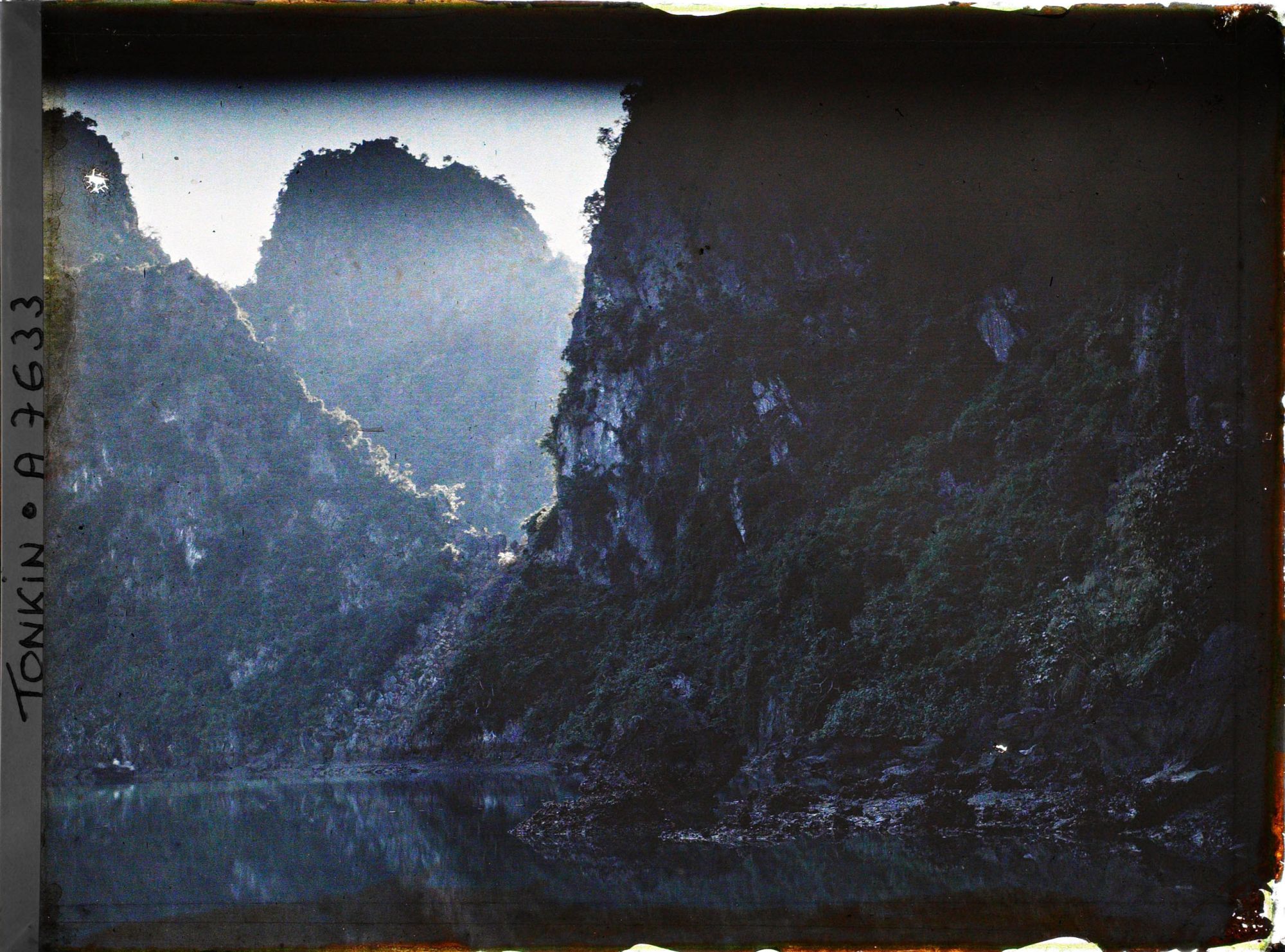 Image représentant Les cirques intérieurs du " Groupe de la Paix "