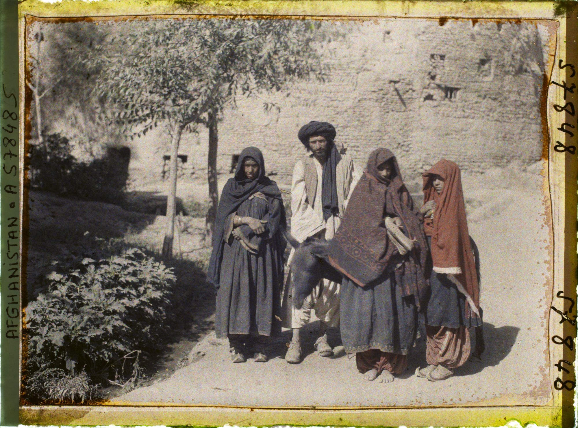 Image représentant Membre d'une famille de nomades (tribu Pachtoun des Nurzaïs ?)