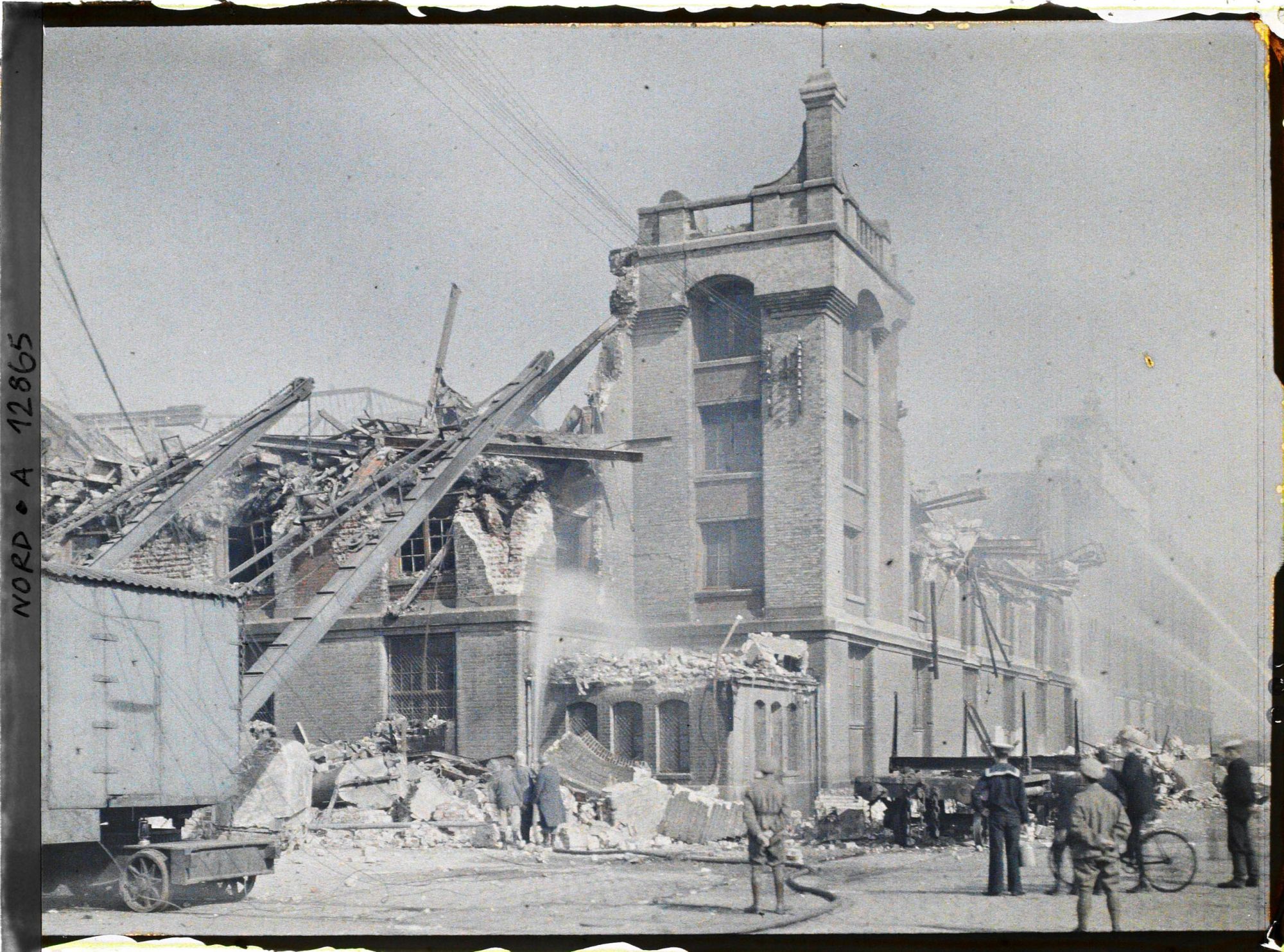 Image représentant France, Dunkerque, Bombardement des 2 - 3 - Septe - Entrepôt de laines