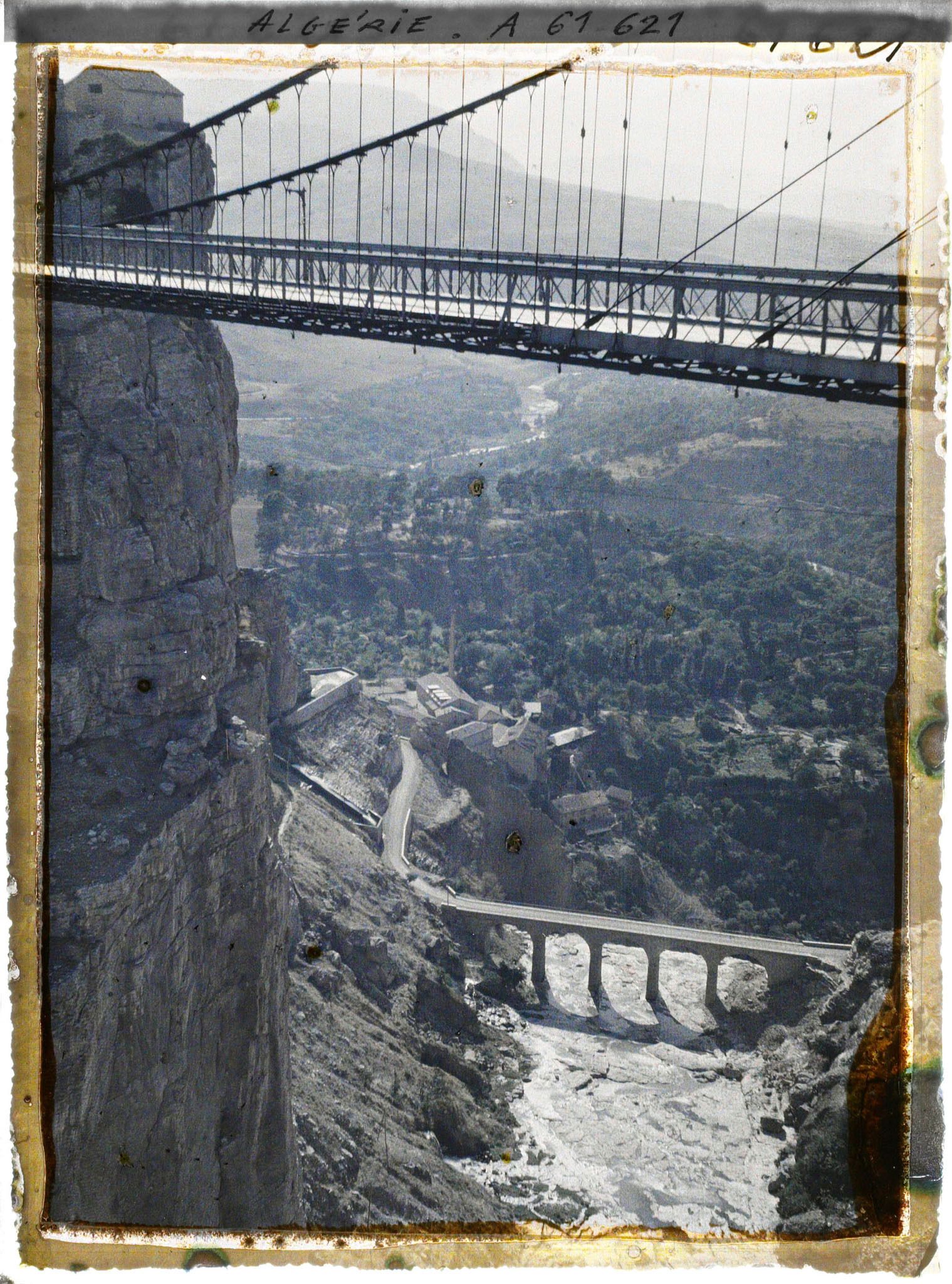Image représentant Algérie, Constantine, Vallée du Rhumel à la sortie des gorges, en bas, Pont des cascades