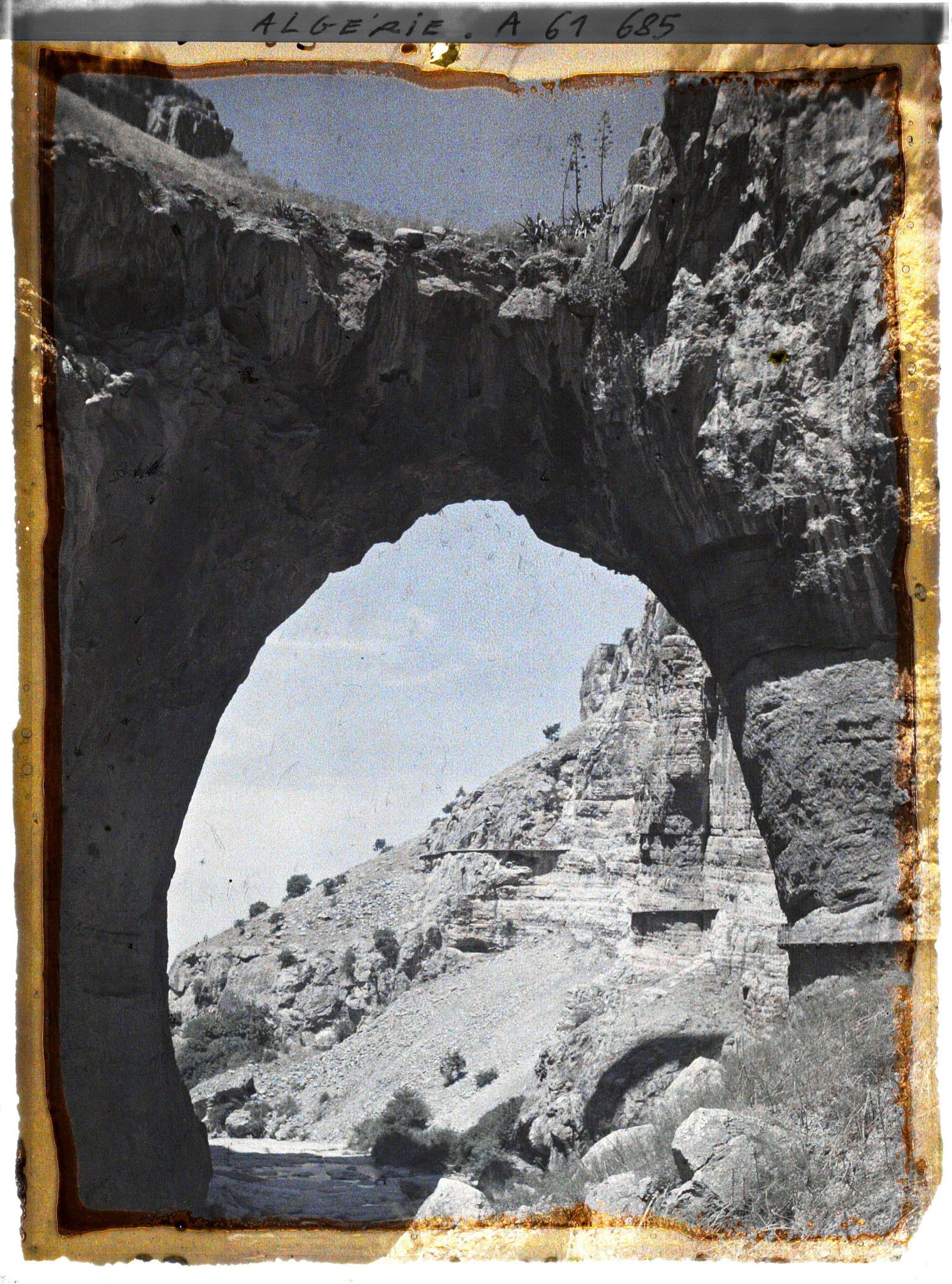 Image représentant Au fond des gorges du Rhumel