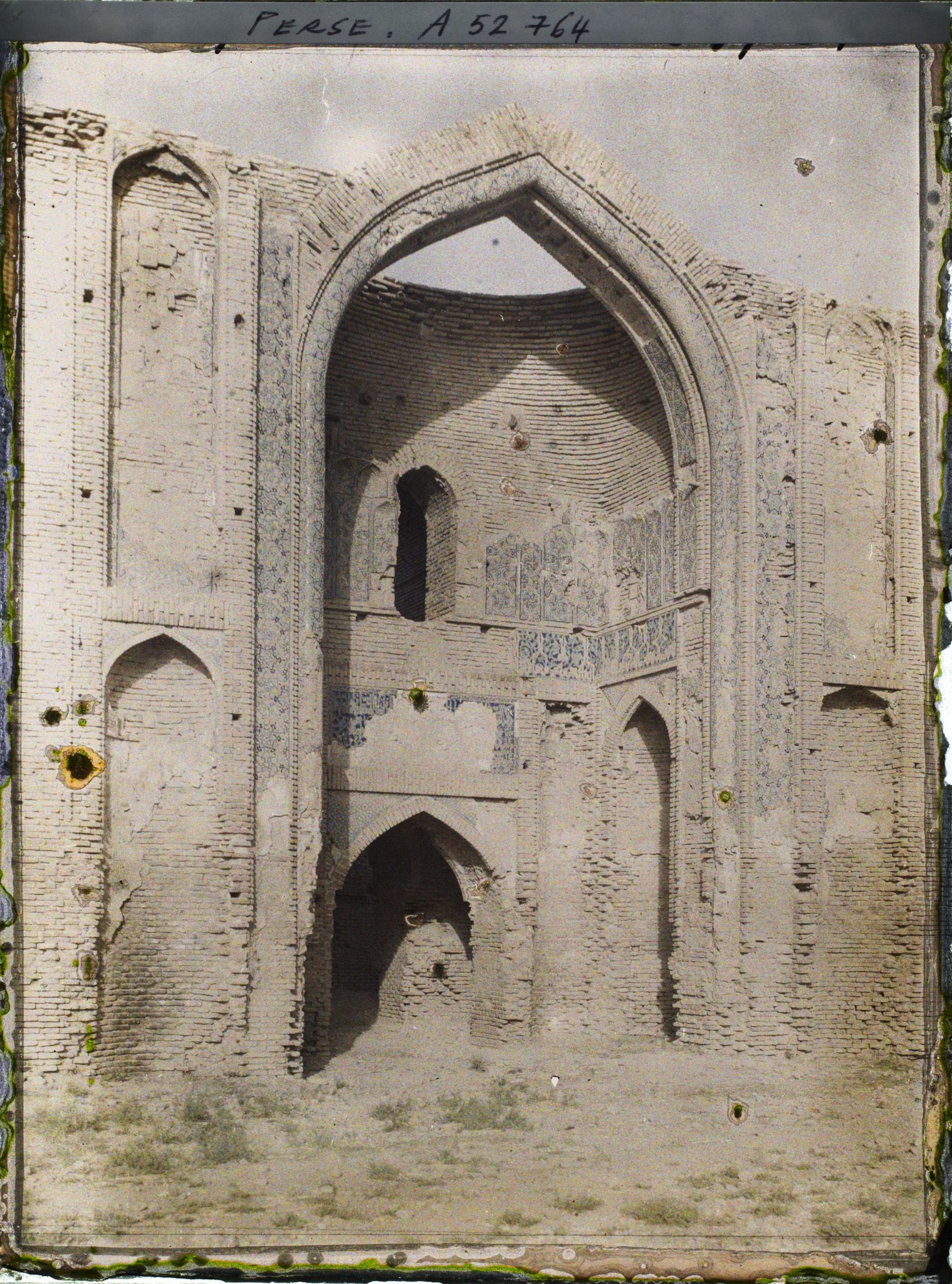 Image représentant L'iwan de la Masdjid-i-Djouma (Mosquée du Vendredi ou Grande mosquée, 1322)