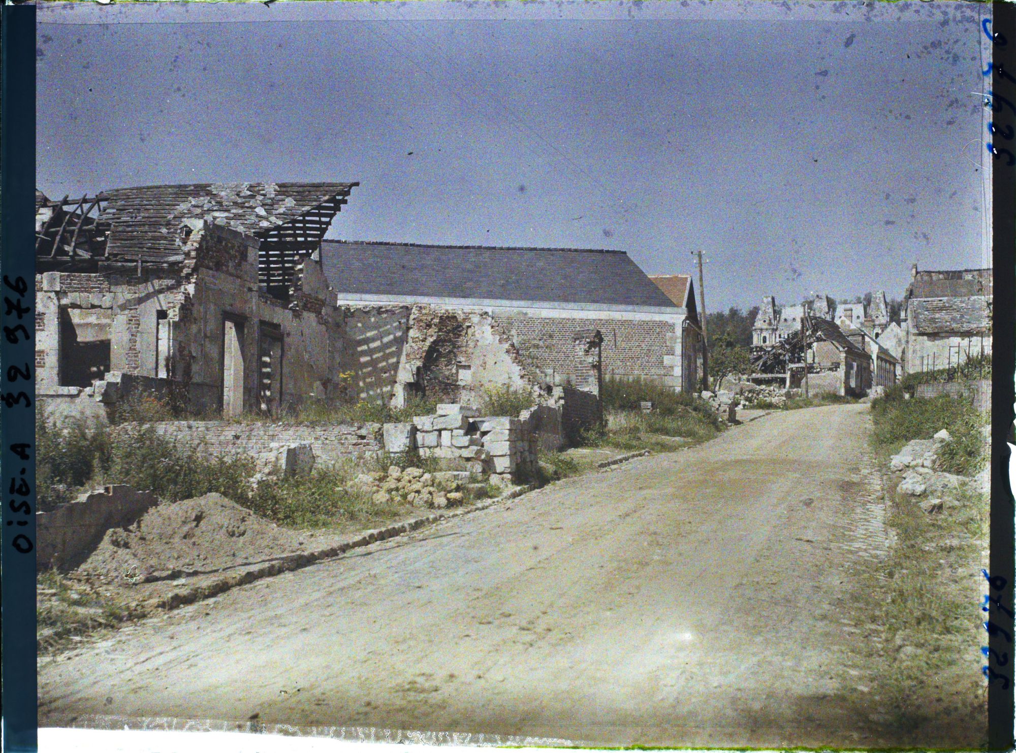 Image représentant France, Chiry, Aspect de la rue du Château