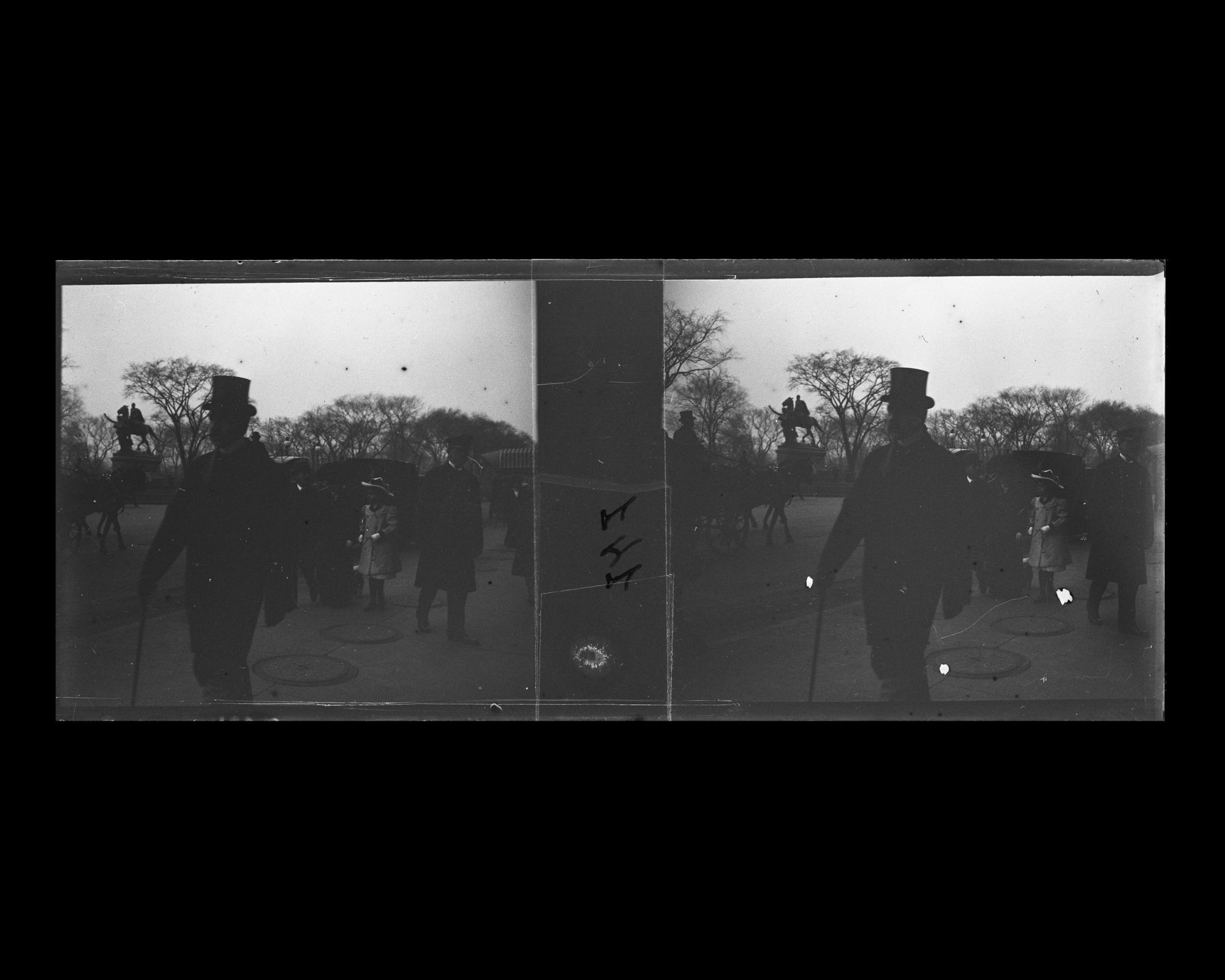 Image représentant Promeneurs sur Grand Army Plaza