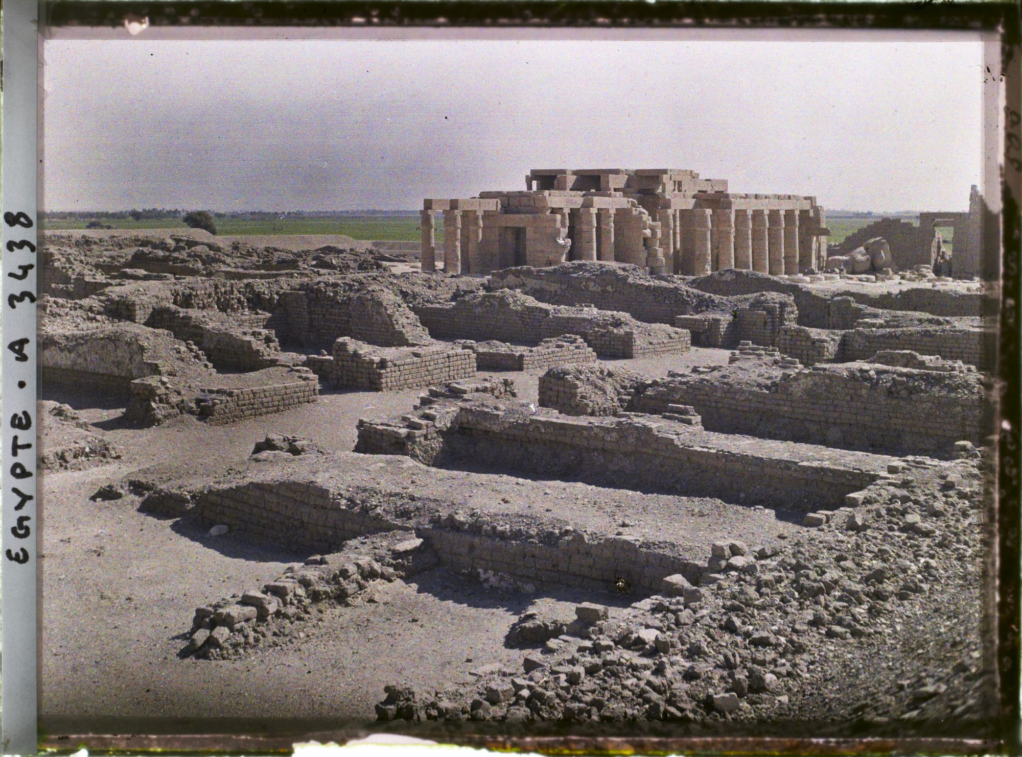 Image représentant Le Ramesseum depuis le Nord-ouest