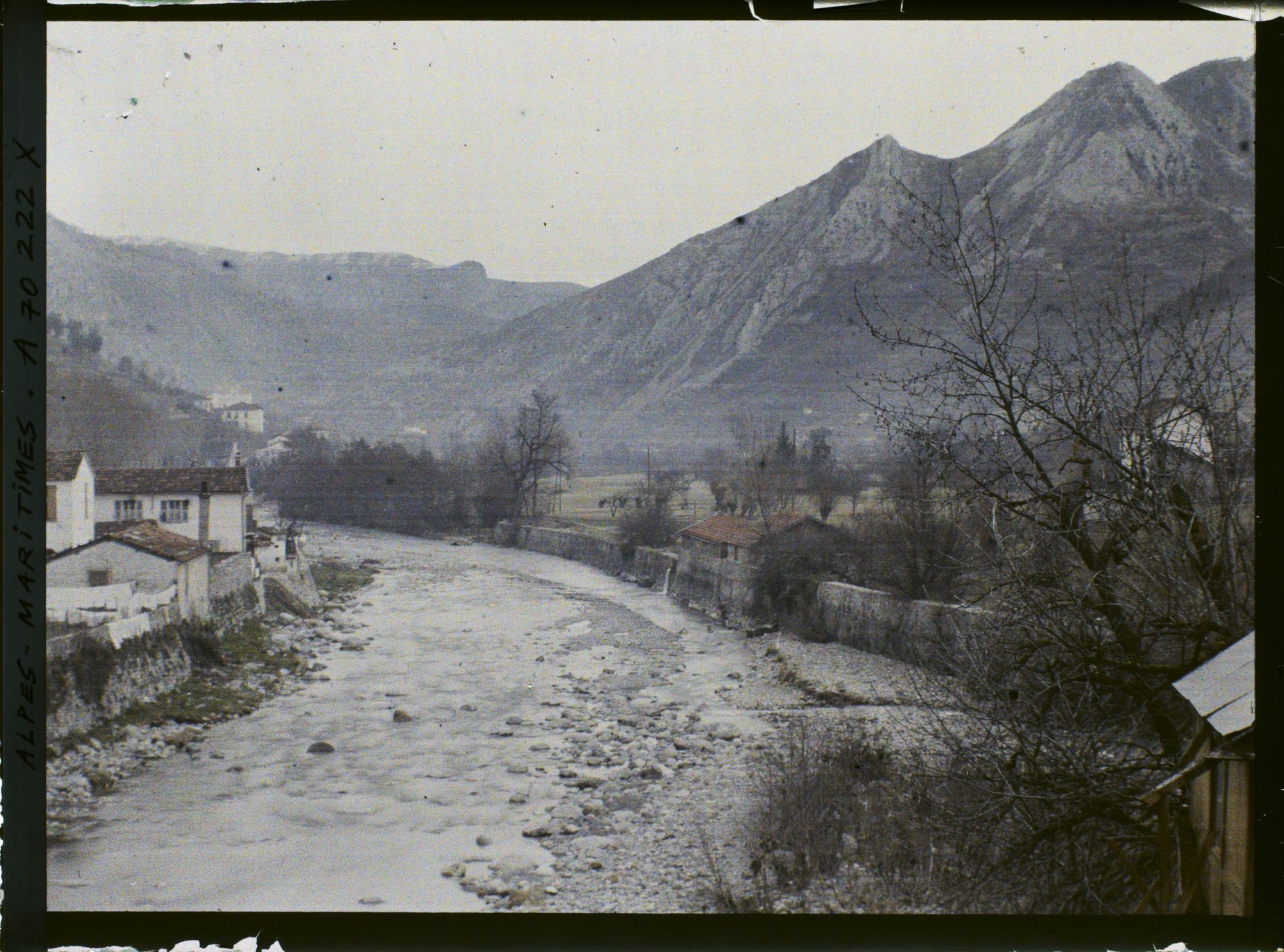 Image représentant La Bévéra traversant le village
