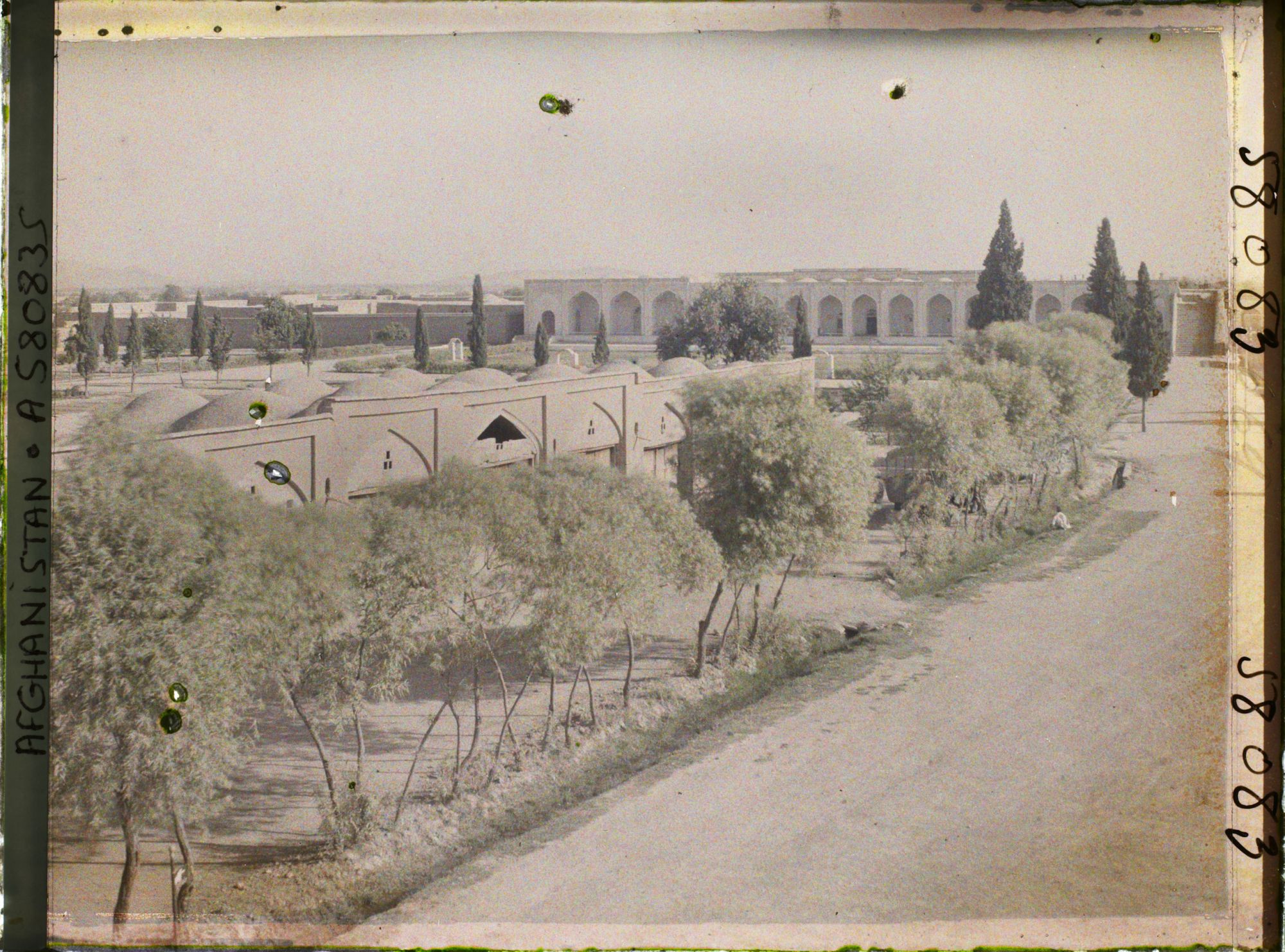 Image représentant La façade de l'autre côté du Palais des Gouverneurs