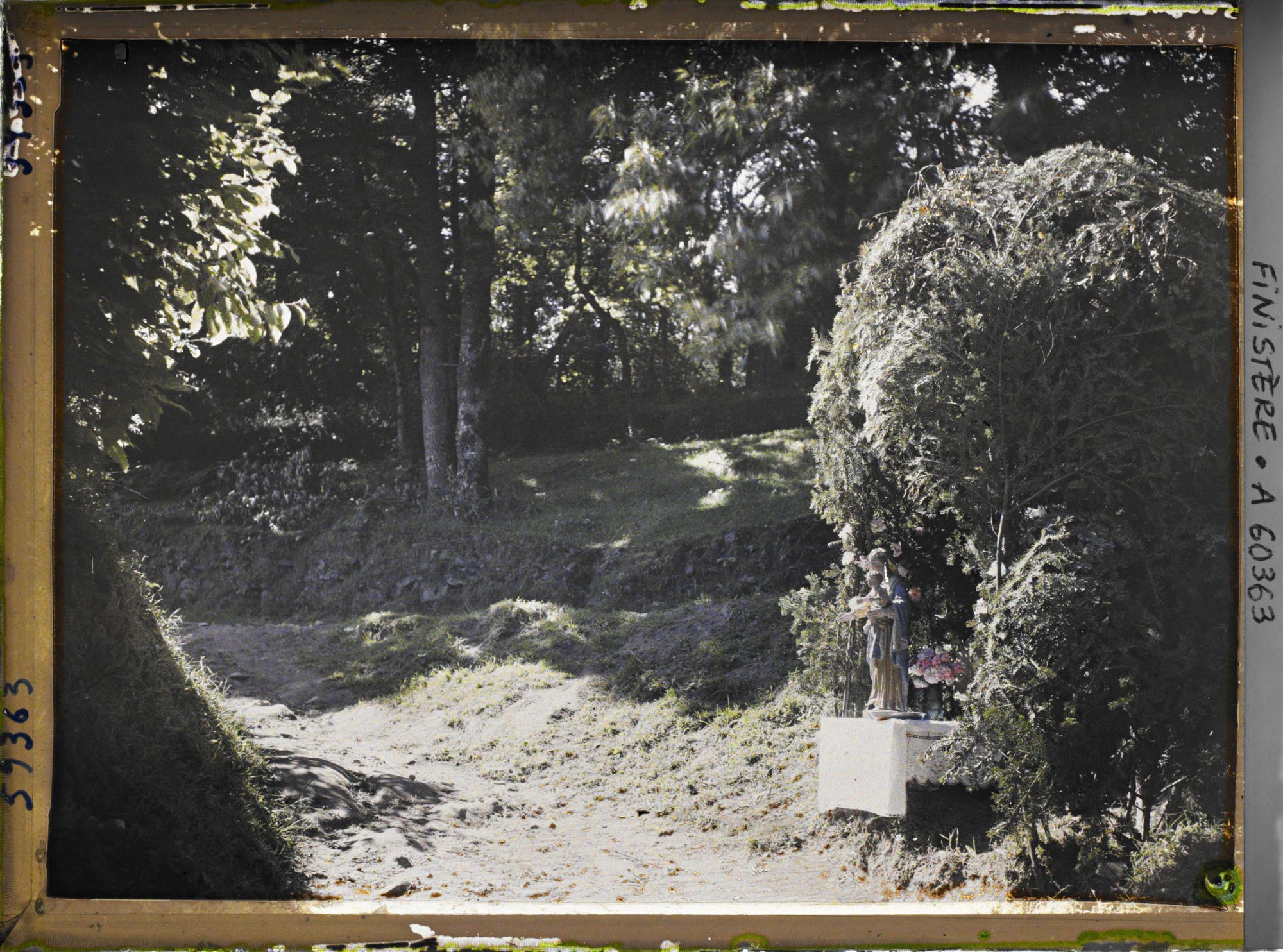 Image représentant Un reposoir sur le parcours de la Grande Troménie